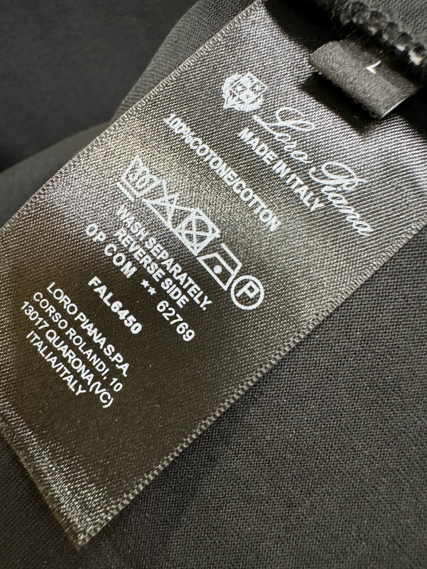 Loro Piana诺悠翩雅 顶级品质 2026新品短袖！原版定制面料，手感柔软。顶级进口私货，时尚设计