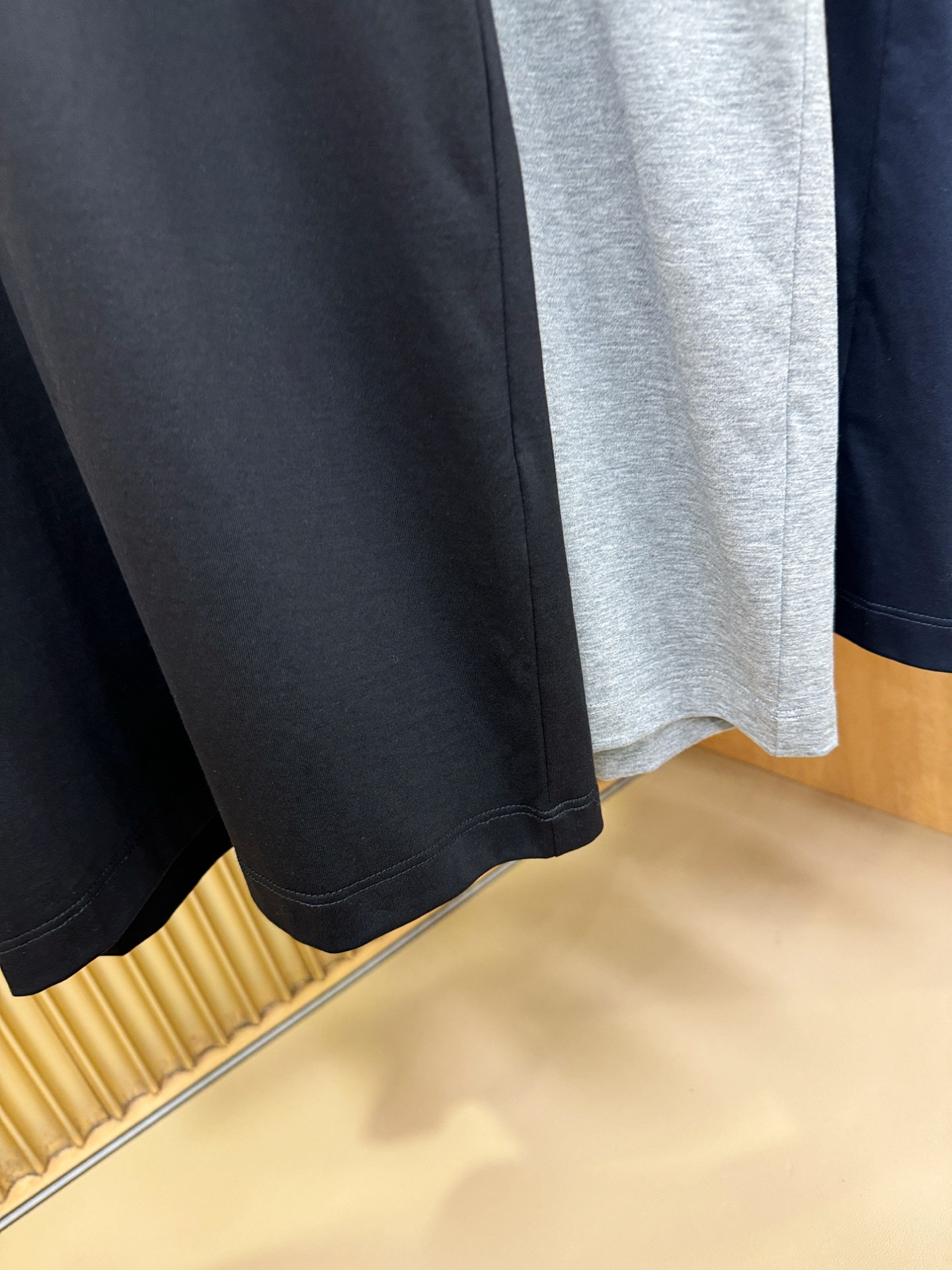 Loro Piana诺悠翩雅 顶级品质 2026新品短袖！原版定制面料，手感柔软。顶级进口私货，时尚设计