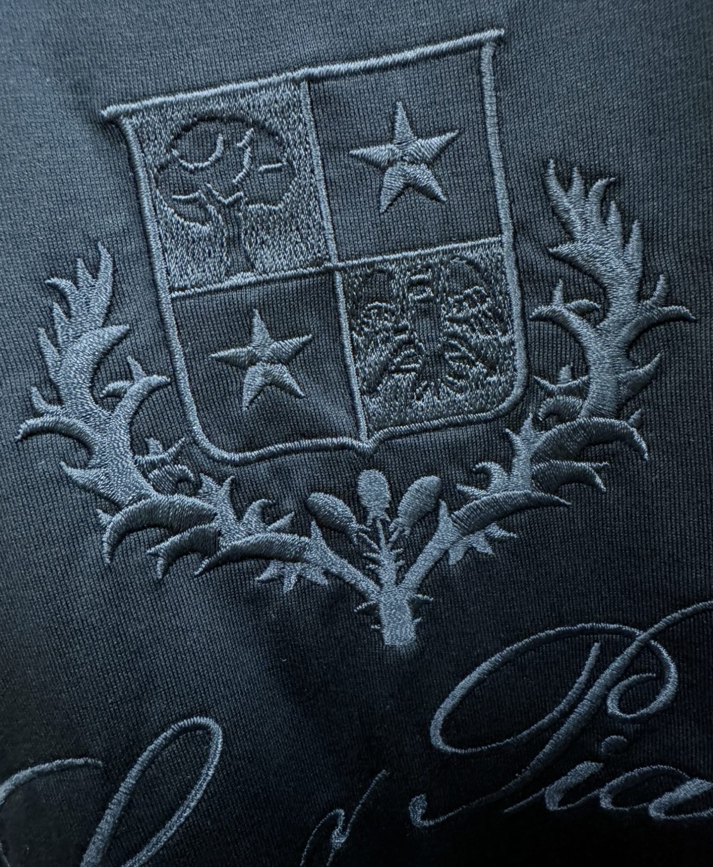 Loro Piana诺悠翩雅 顶级品质 2026新品短袖！原版定制面料，手感柔软。顶级进口私货，时尚设计