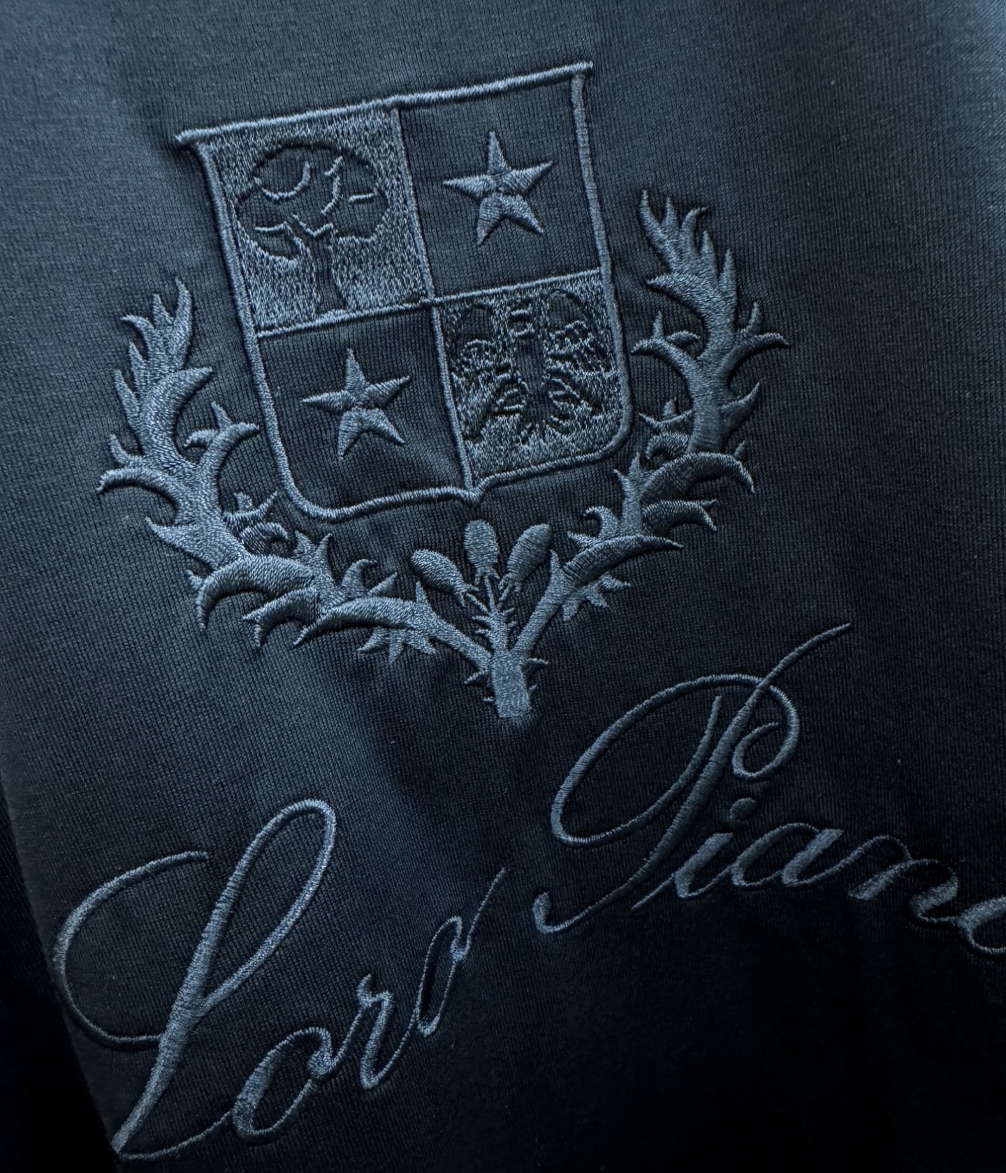 Loro Piana诺悠翩雅 顶级品质 2026新品短袖！原版定制面料，手感柔软。顶级进口私货，时尚设计