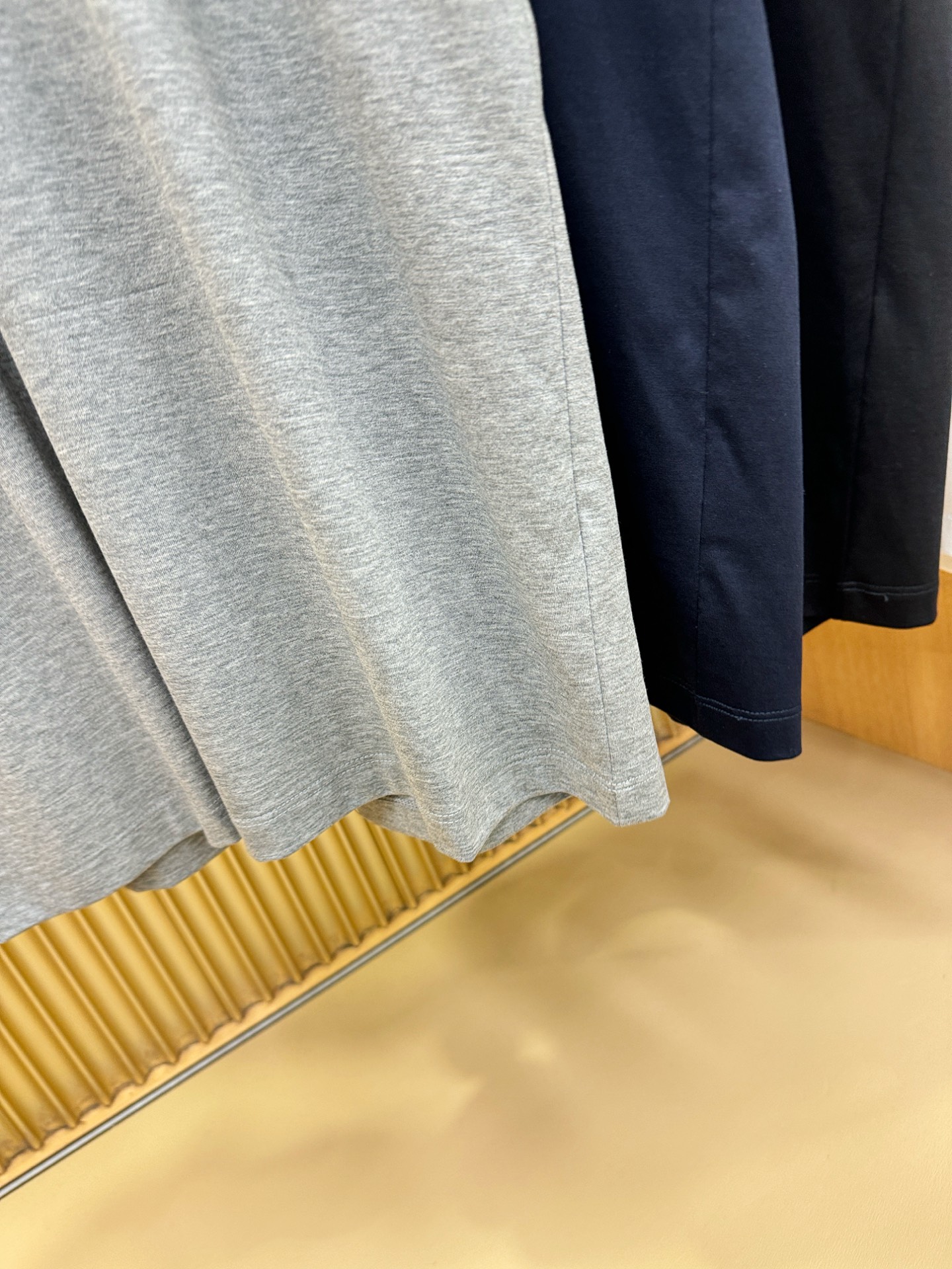 Loro Piana诺悠翩雅 顶级品质 2026新品短袖！原版定制面料，手感柔软。顶级进口私货，时尚设计