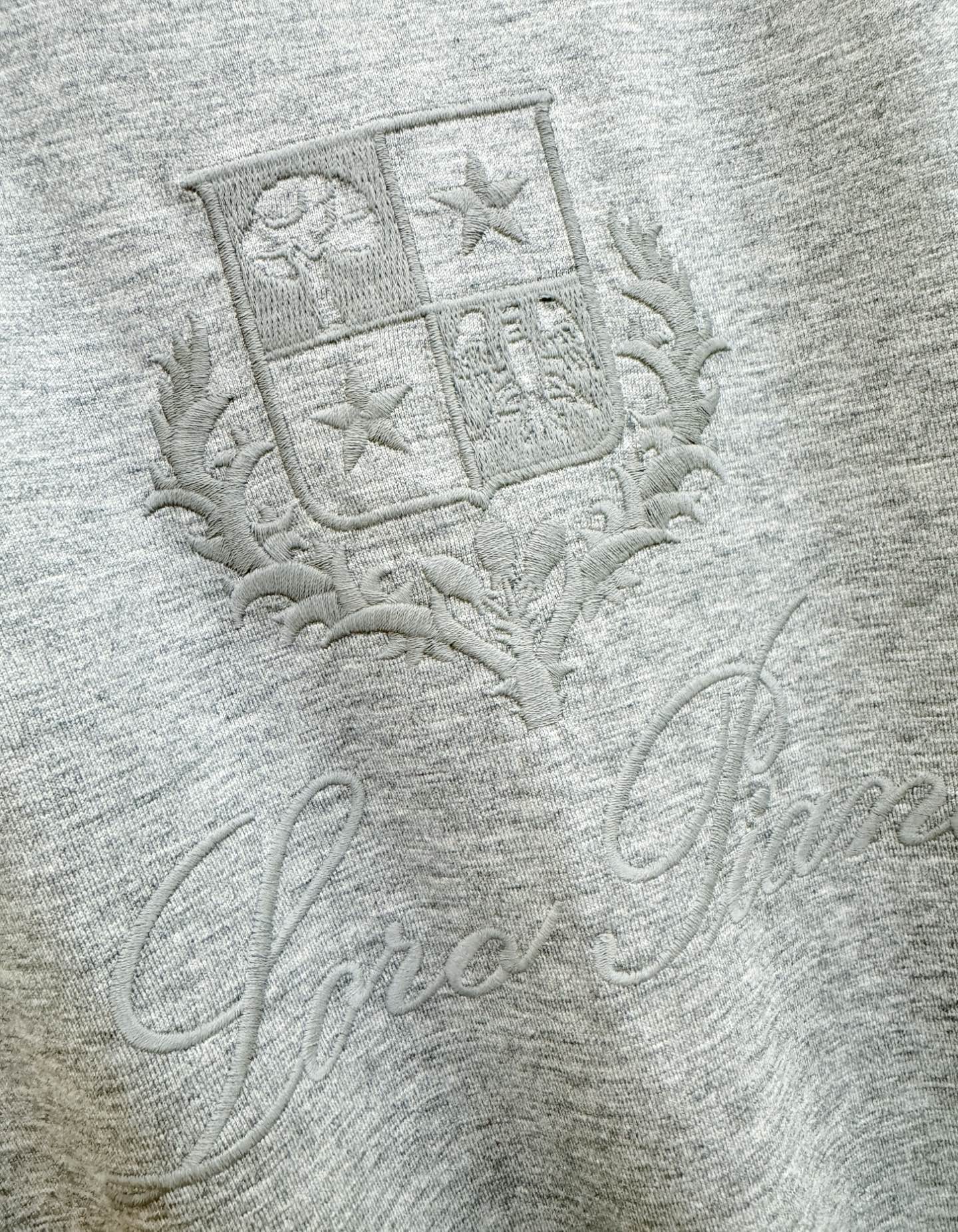 Loro Piana诺悠翩雅 顶级品质 2026新品短袖！原版定制面料，手感柔软。顶级进口私货，时尚设计