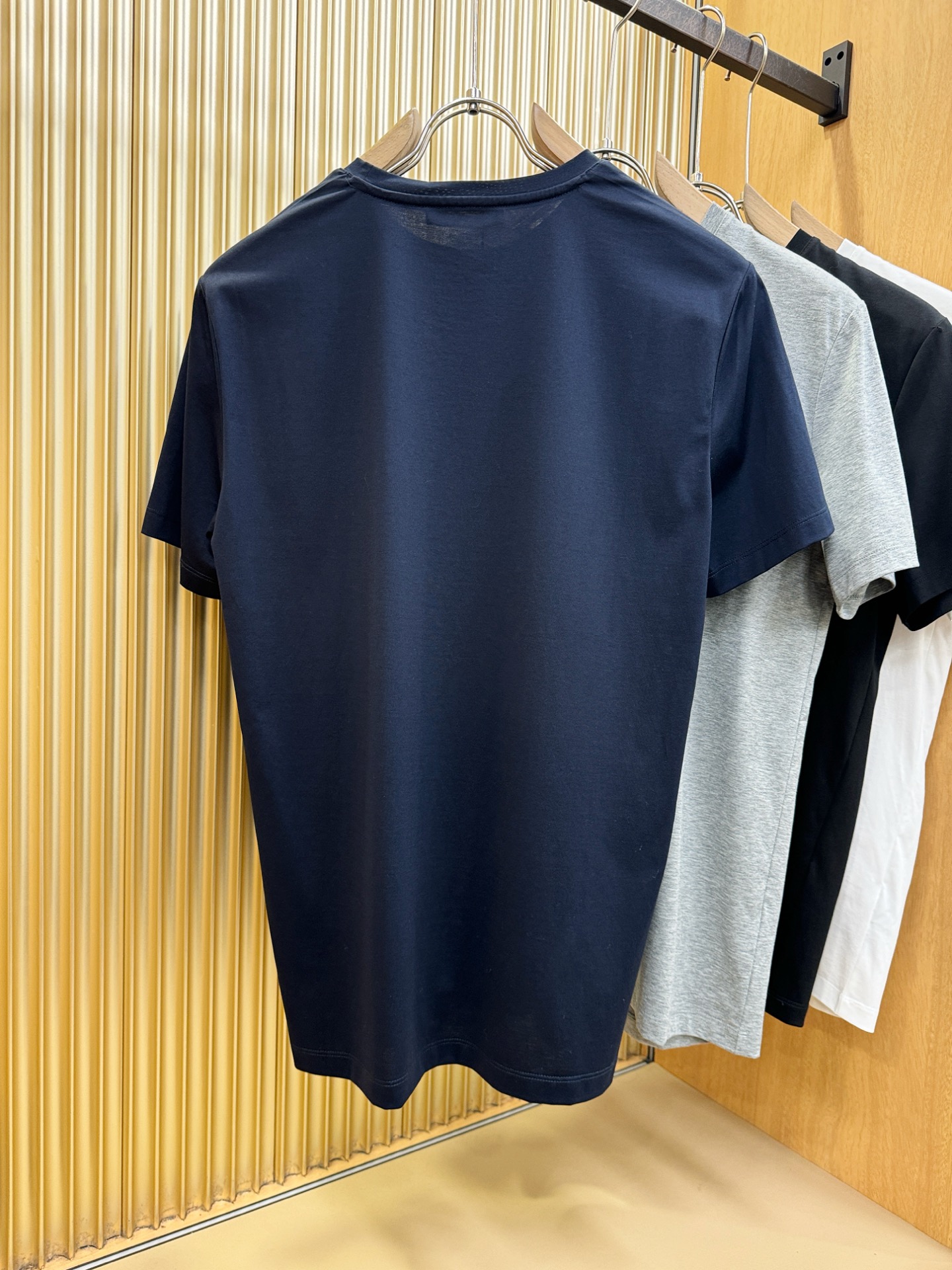 Loro Piana诺悠翩雅 顶级品质 2026新品短袖！原版定制面料，手感柔软。顶级进口私货，时尚设计