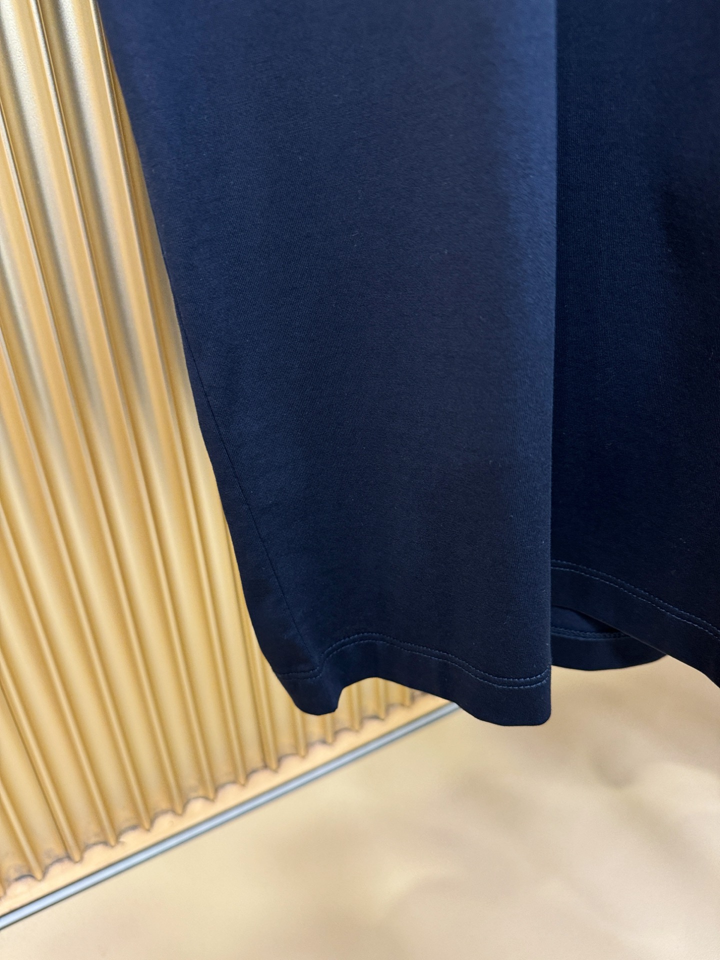 Loro Piana诺悠翩雅 顶级品质 2026新品短袖！原版定制面料，手感柔软。顶级进口私货，时尚设计