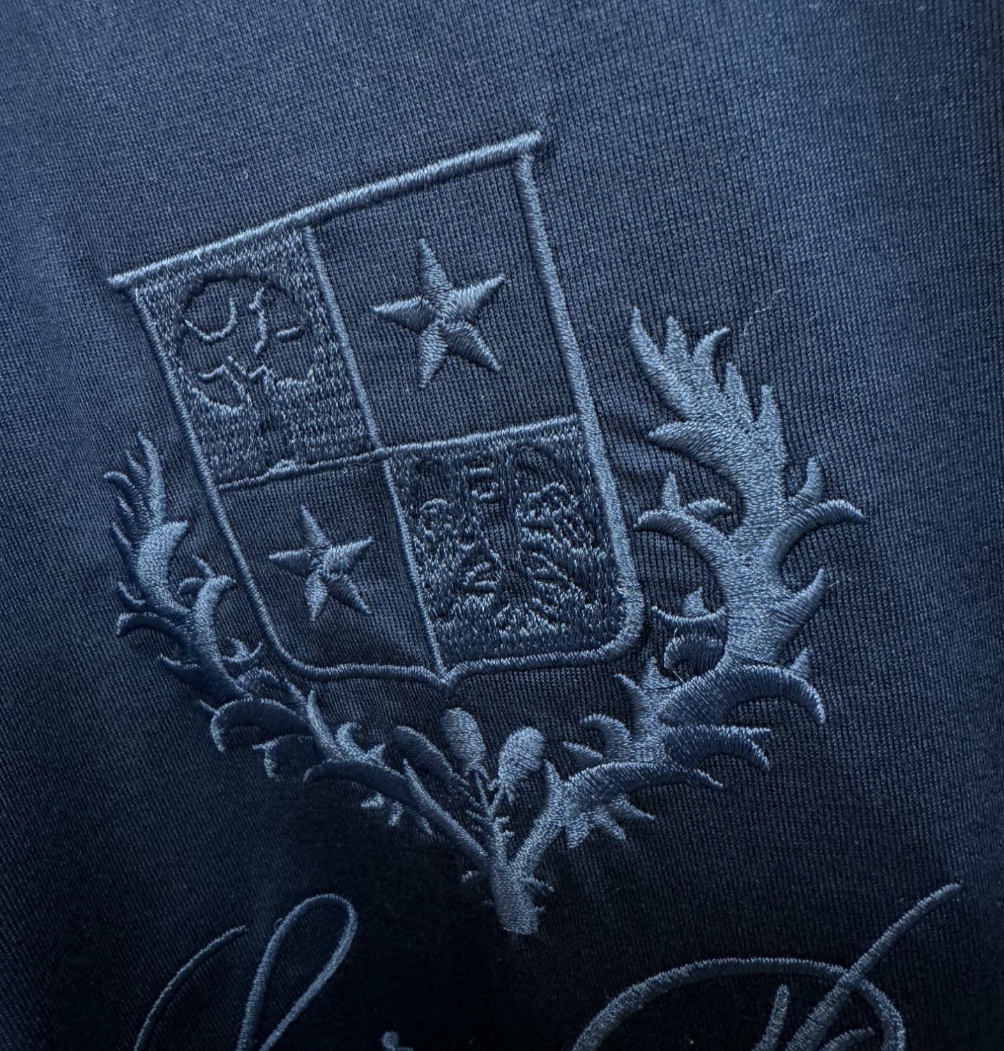 Loro Piana诺悠翩雅 顶级品质 2026新品短袖！原版定制面料，手感柔软。顶级进口私货，时尚设计