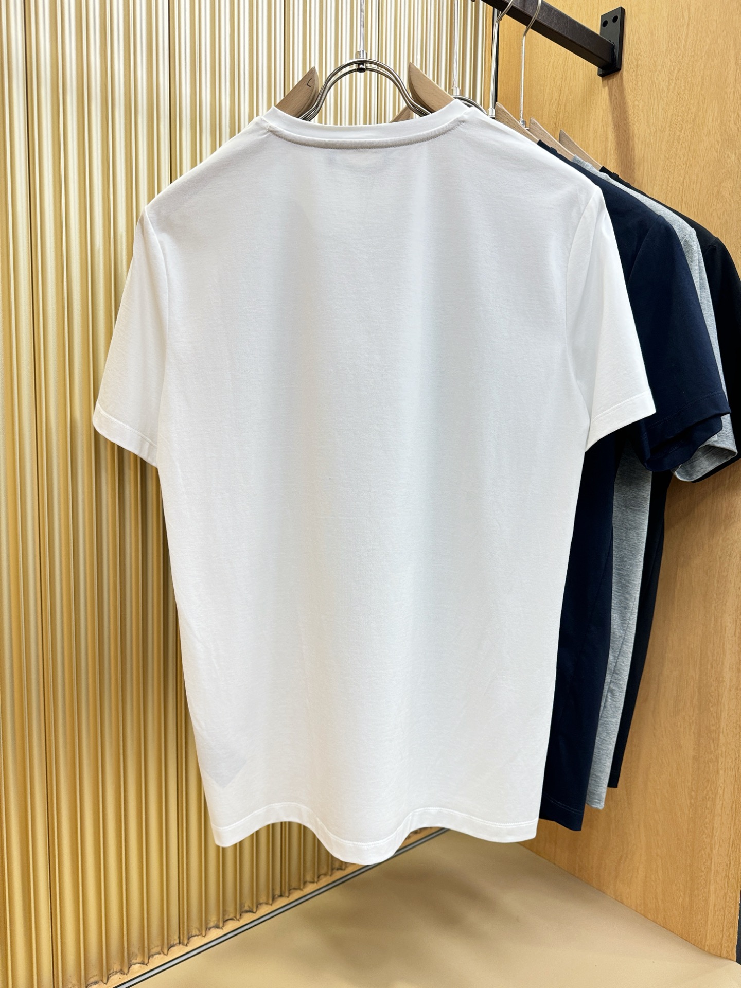 Loro Piana诺悠翩雅 顶级品质 2026新品短袖！原版定制面料，手感柔软。顶级进口私货，时尚设计