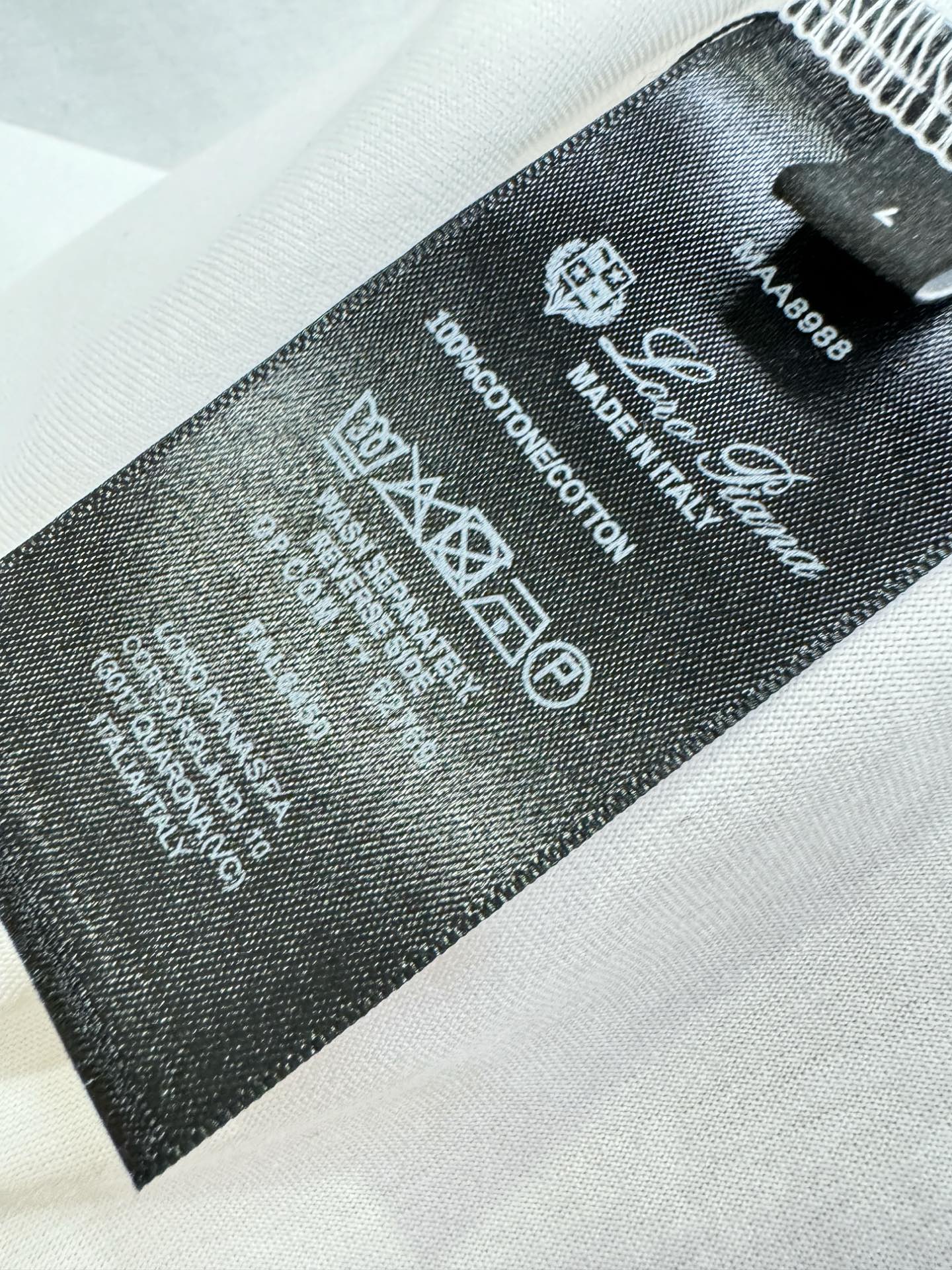 Loro Piana诺悠翩雅 顶级品质 2026新品短袖！原版定制面料，手感柔软。顶级进口私货，时尚设计