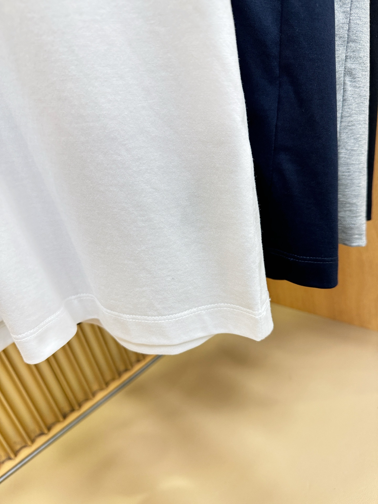 Loro Piana诺悠翩雅 顶级品质 2026新品短袖！原版定制面料，手感柔软。顶级进口私货，时尚设计