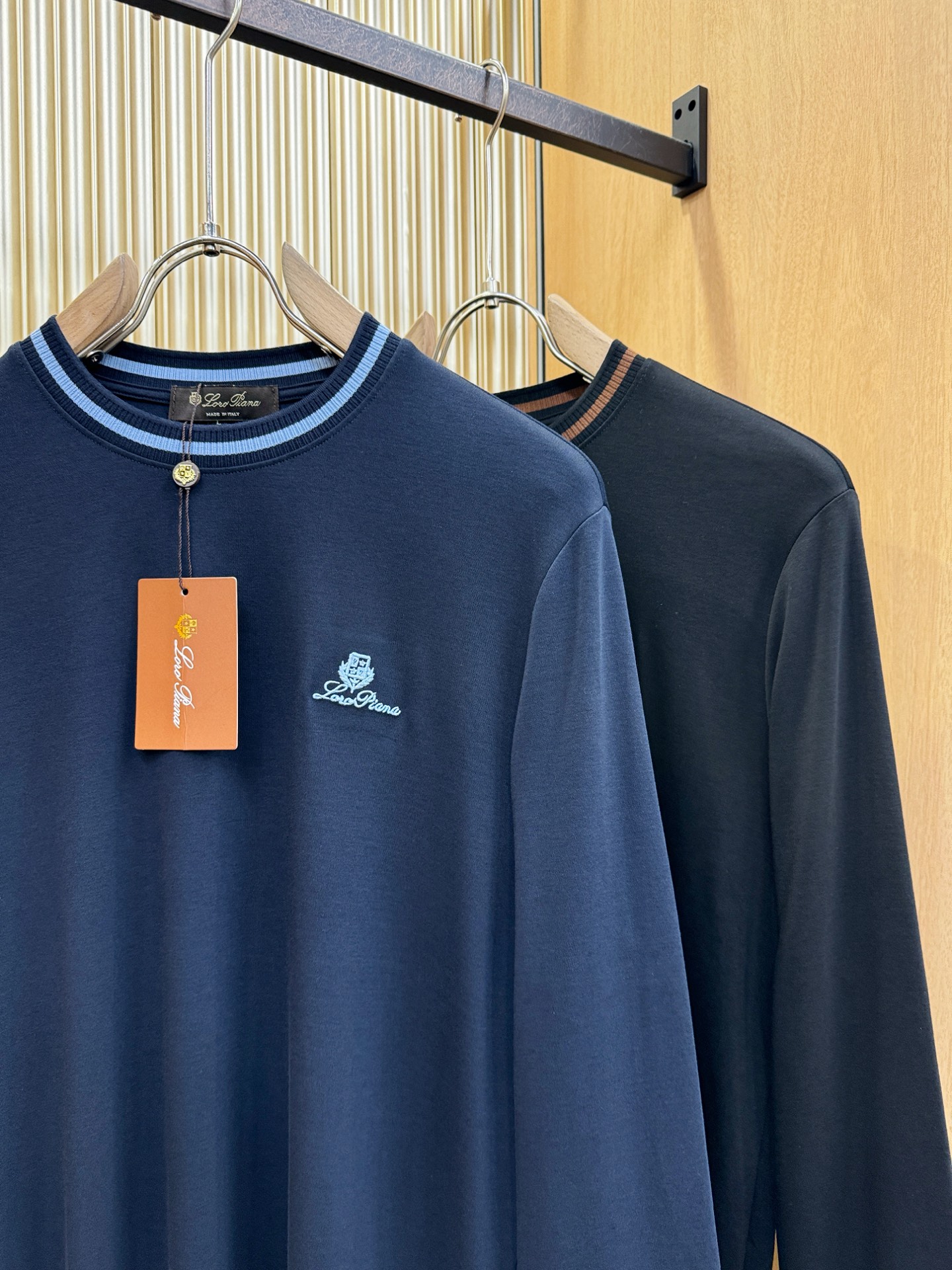 Loro Piana诺悠翩雅 新品 长袖T恤，经典Logo设计，百搭款 官网同步发售 定制面料，柔软细腻