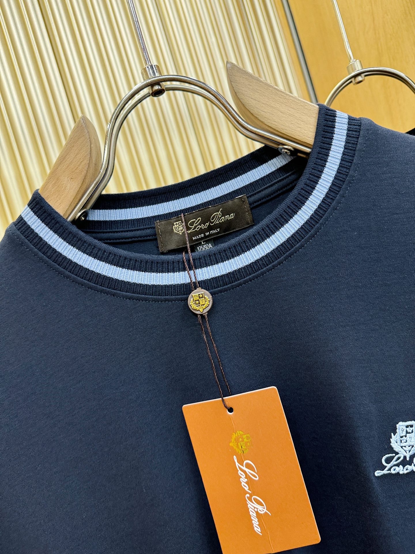 Loro Piana诺悠翩雅 新品 长袖T恤，经典Logo设计，百搭款 官网同步发售 定制面料，柔软细腻