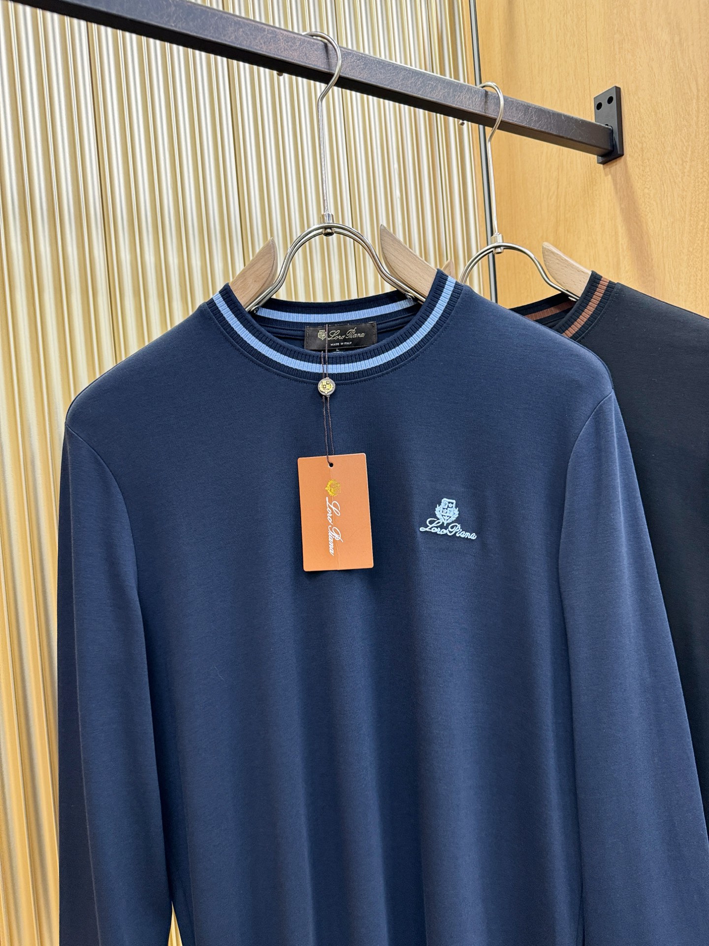 Loro Piana诺悠翩雅 新品 长袖T恤，经典Logo设计，百搭款 官网同步发售 定制面料，柔软细腻