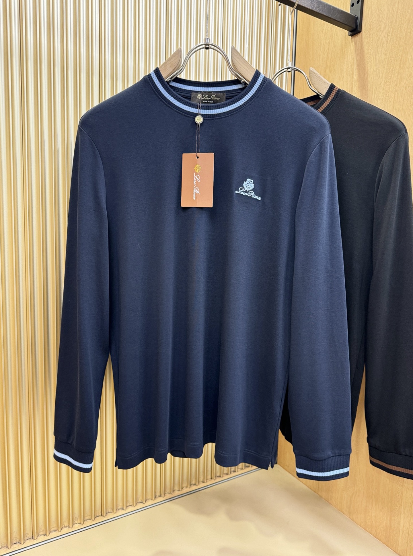 Loro Piana诺悠翩雅 新品 长袖T恤，经典Logo设计，百搭款 官网同步发售 定制面料，柔软细腻