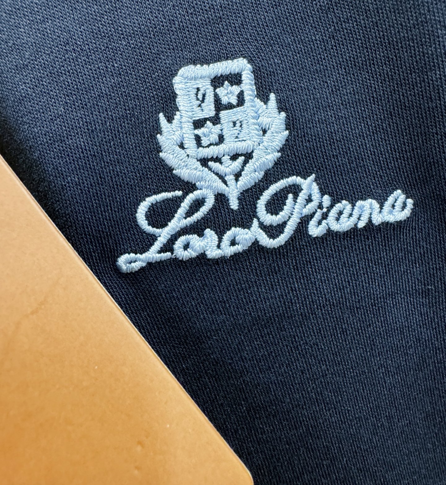 Loro Piana诺悠翩雅 新品 长袖T恤，经典Logo设计，百搭款 官网同步发售 定制面料，柔软细腻