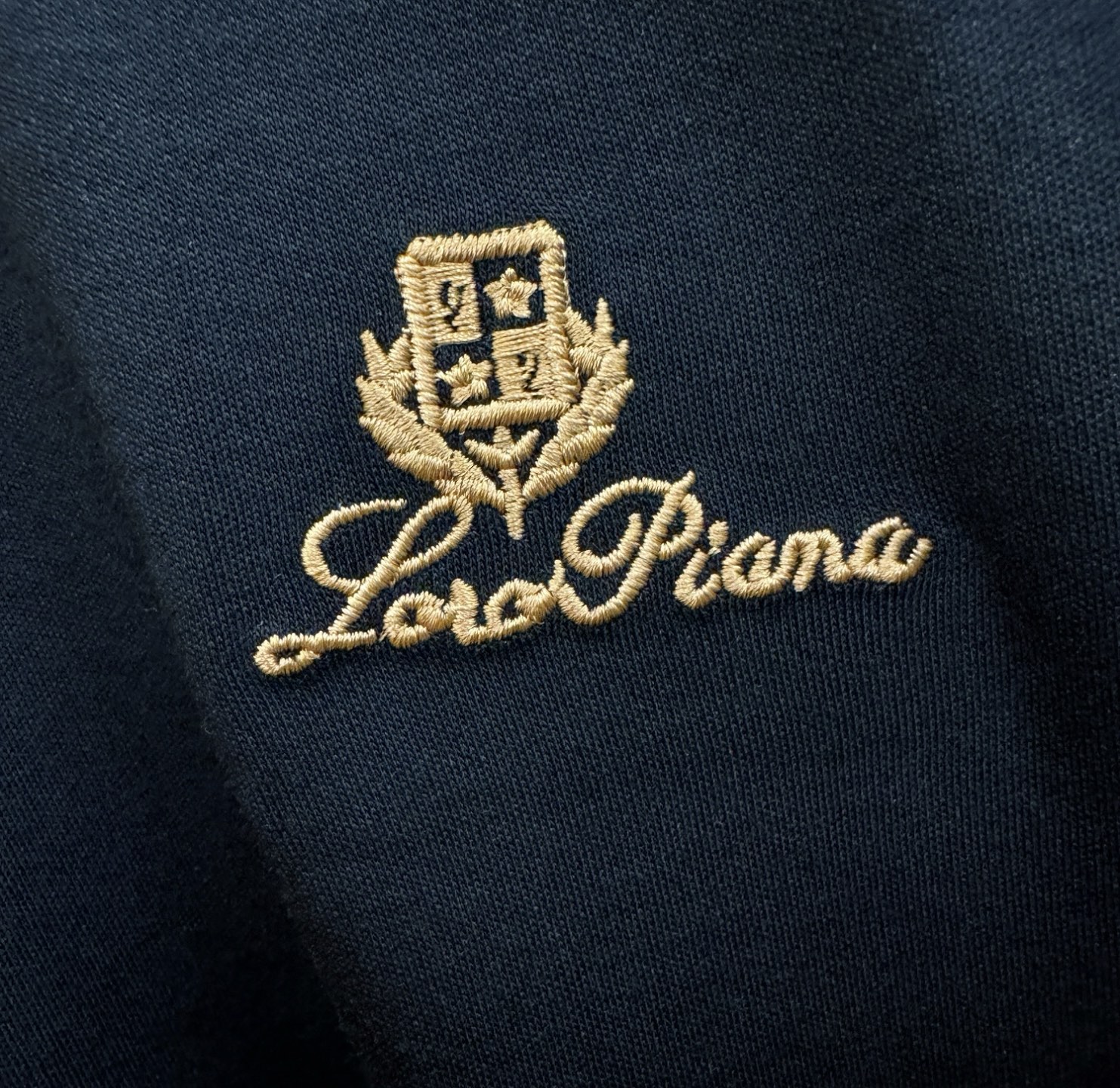 Loro Piana诺悠翩雅 新品 长袖T恤，经典Logo设计，百搭款 官网同步发售 定制面料，柔软细腻