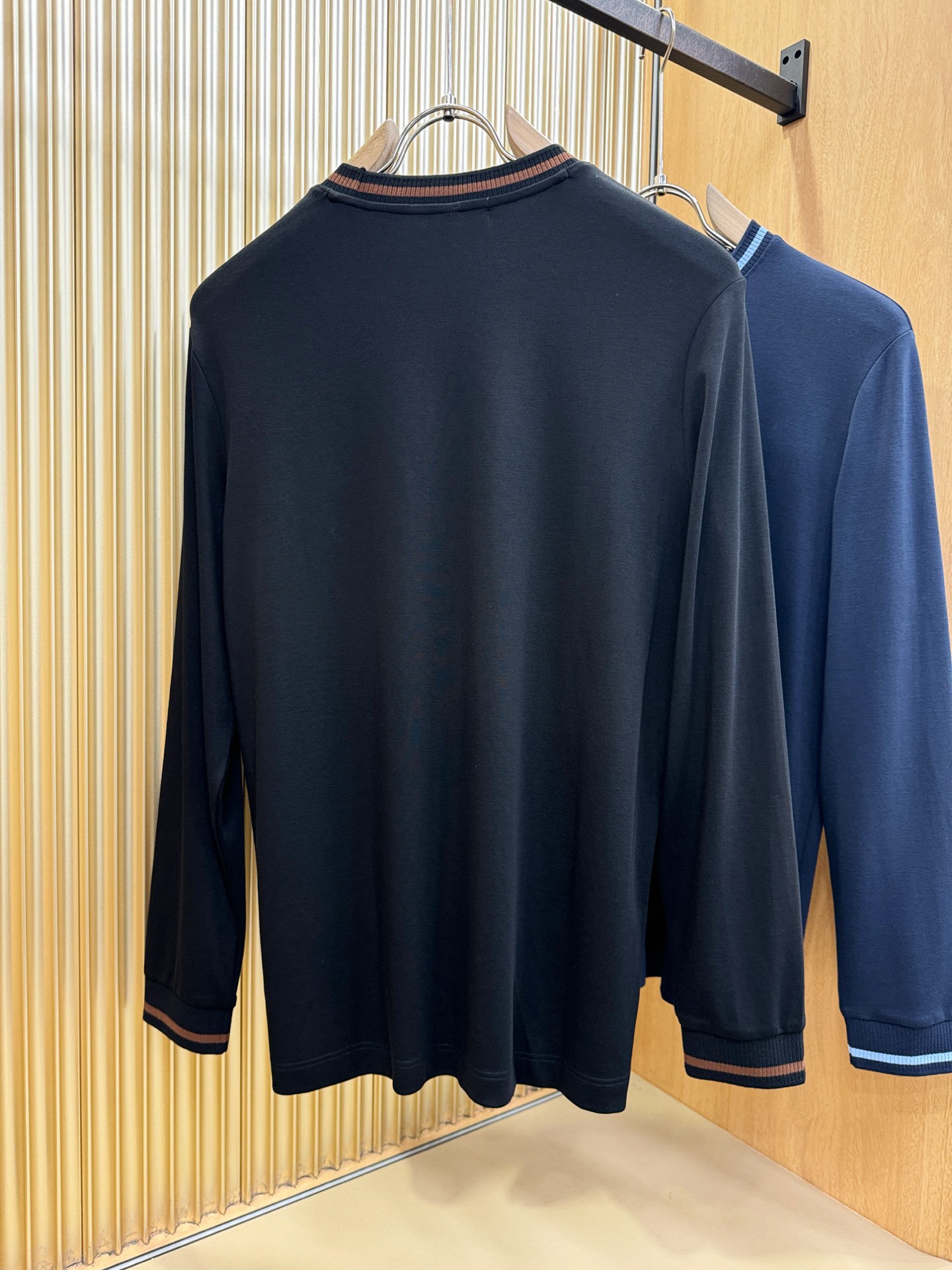 Loro Piana诺悠翩雅 新品 长袖T恤，经典Logo设计，百搭款 官网同步发售 定制面料，柔软细腻