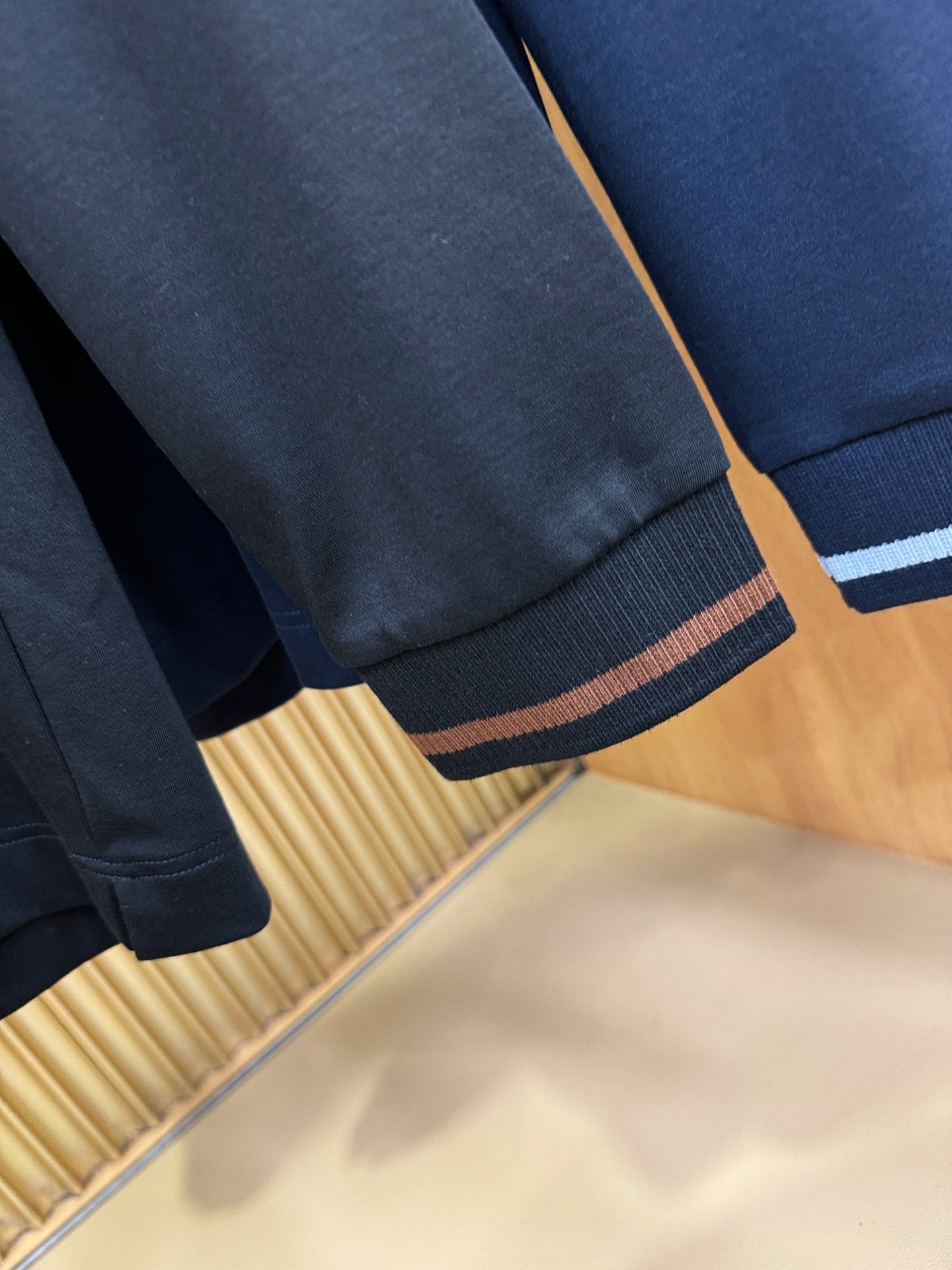 Loro Piana诺悠翩雅 新品 长袖T恤，经典Logo设计，百搭款 官网同步发售 定制面料，柔软细腻