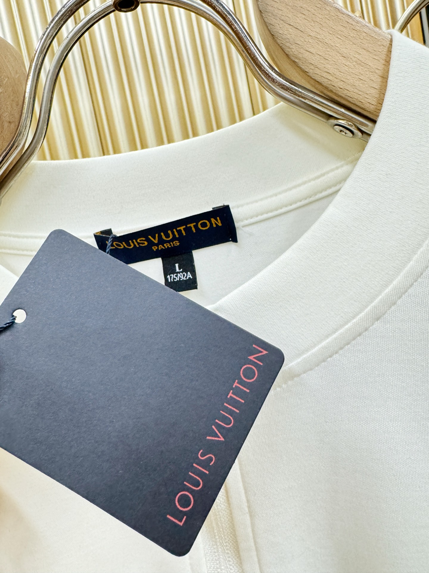 LV路易威登 新品 长袖T恤，经典Logo设计，百搭款 官网同步发售 定制面料，柔软细腻 舒适透气，亲肤