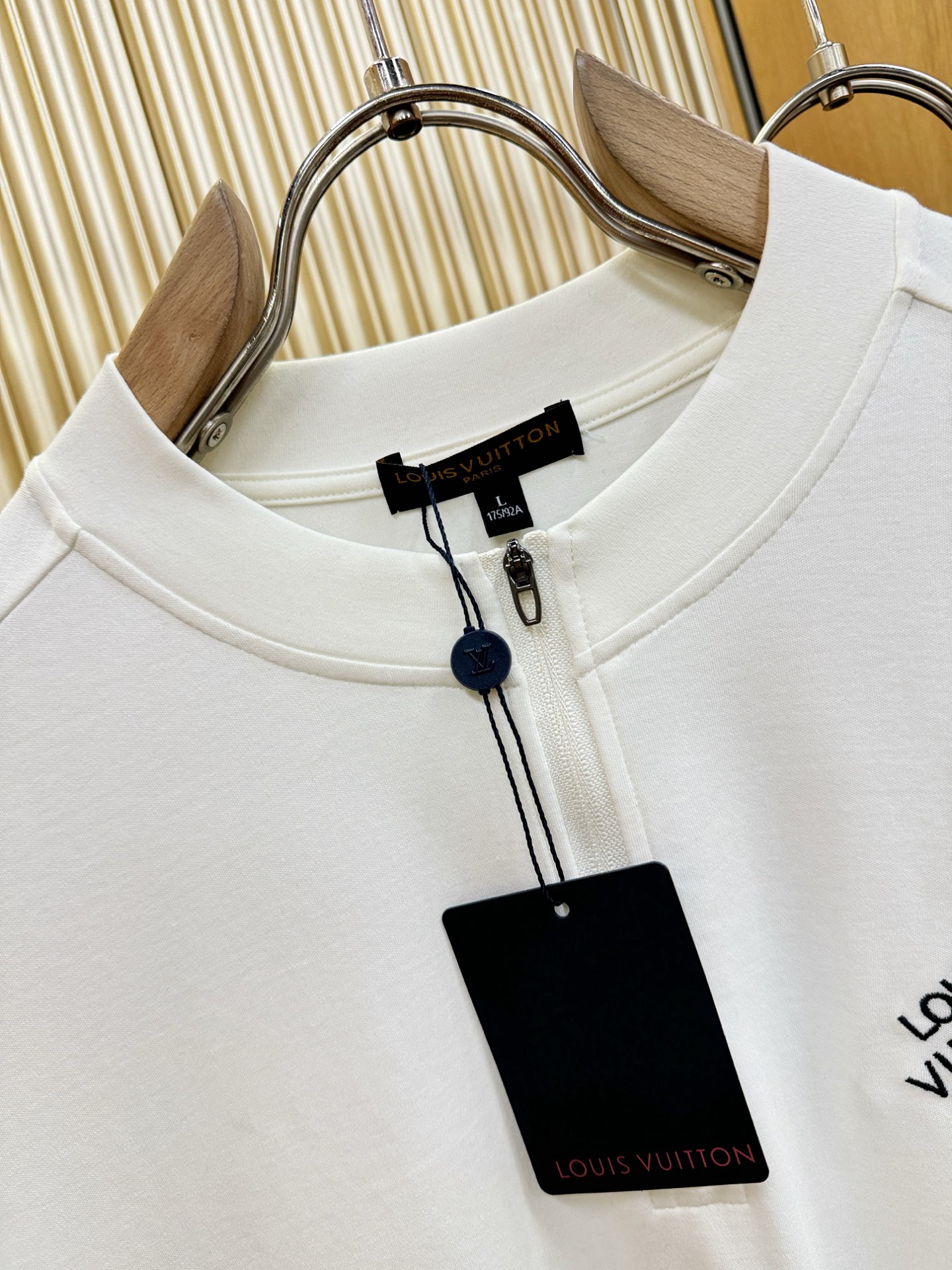 LV路易威登 新品 长袖T恤，经典Logo设计，百搭款 官网同步发售 定制面料，柔软细腻 舒适透气，亲肤