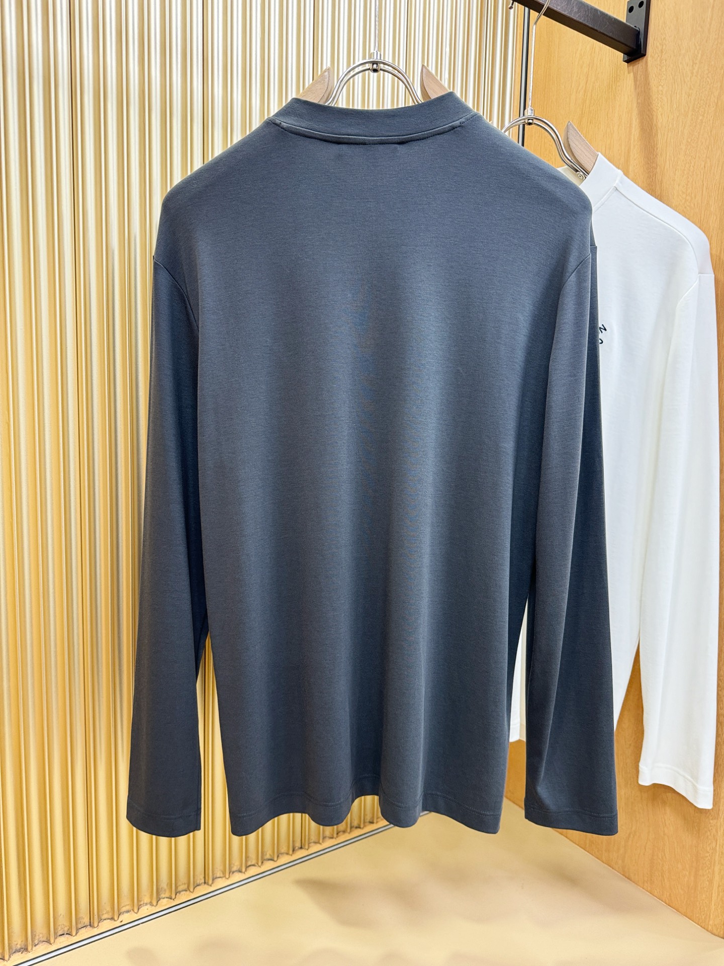 LV路易威登 新品 长袖T恤，经典Logo设计，百搭款 官网同步发售 定制面料，柔软细腻 舒适透气，亲肤
