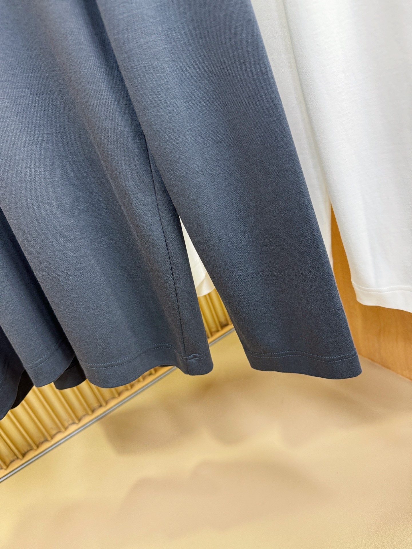 LV路易威登 新品 长袖T恤，经典Logo设计，百搭款 官网同步发售 定制面料，柔软细腻 舒适透气，亲肤