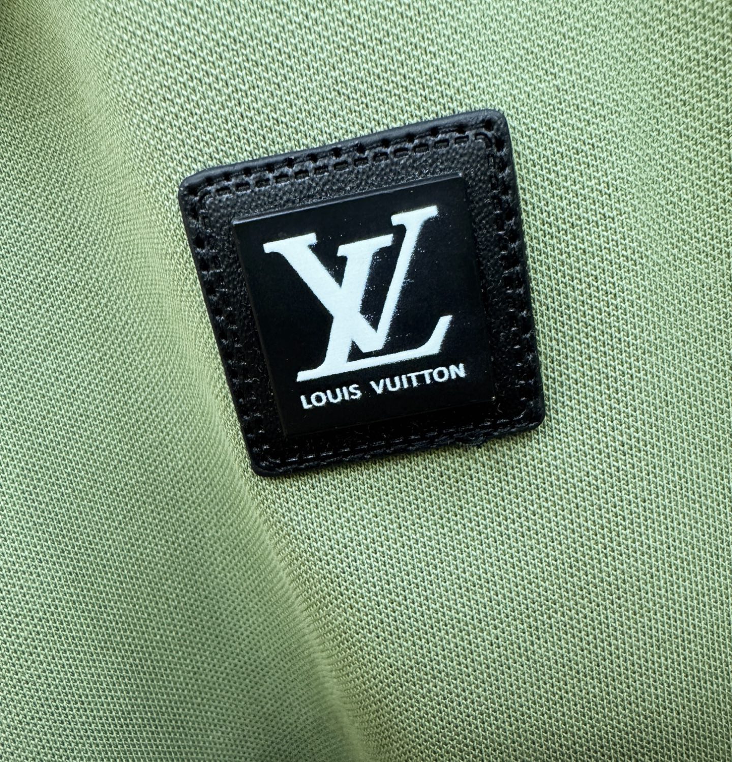 LV路易威登 2026春夏新款首发专柜最新款翻领短袖，珠地丝光棉面料，高端订制 设计前卫时尚！品牌log