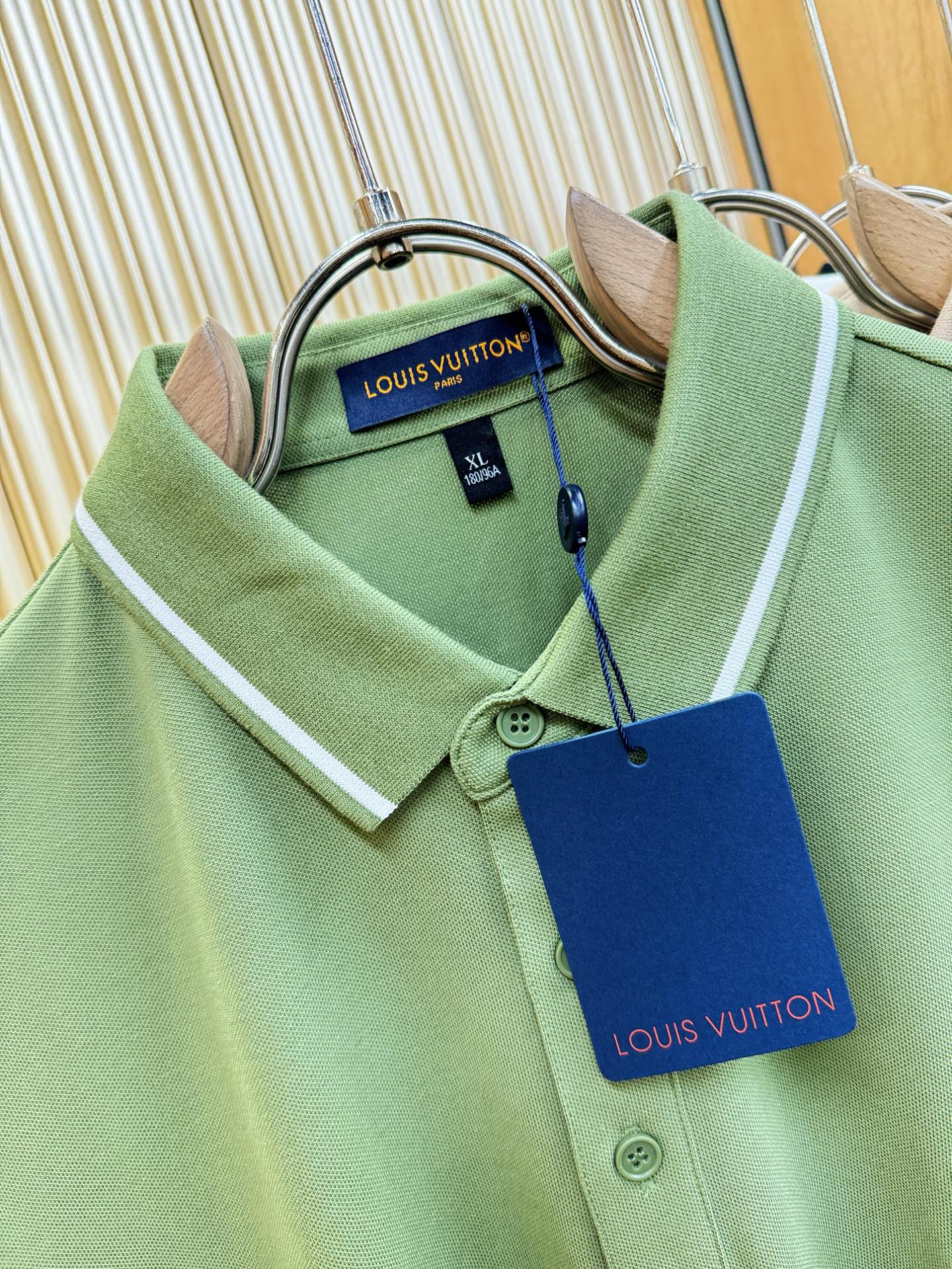 LV路易威登 2026春夏新款首发专柜最新款翻领短袖，珠地丝光棉面料，高端订制 设计前卫时尚！品牌log