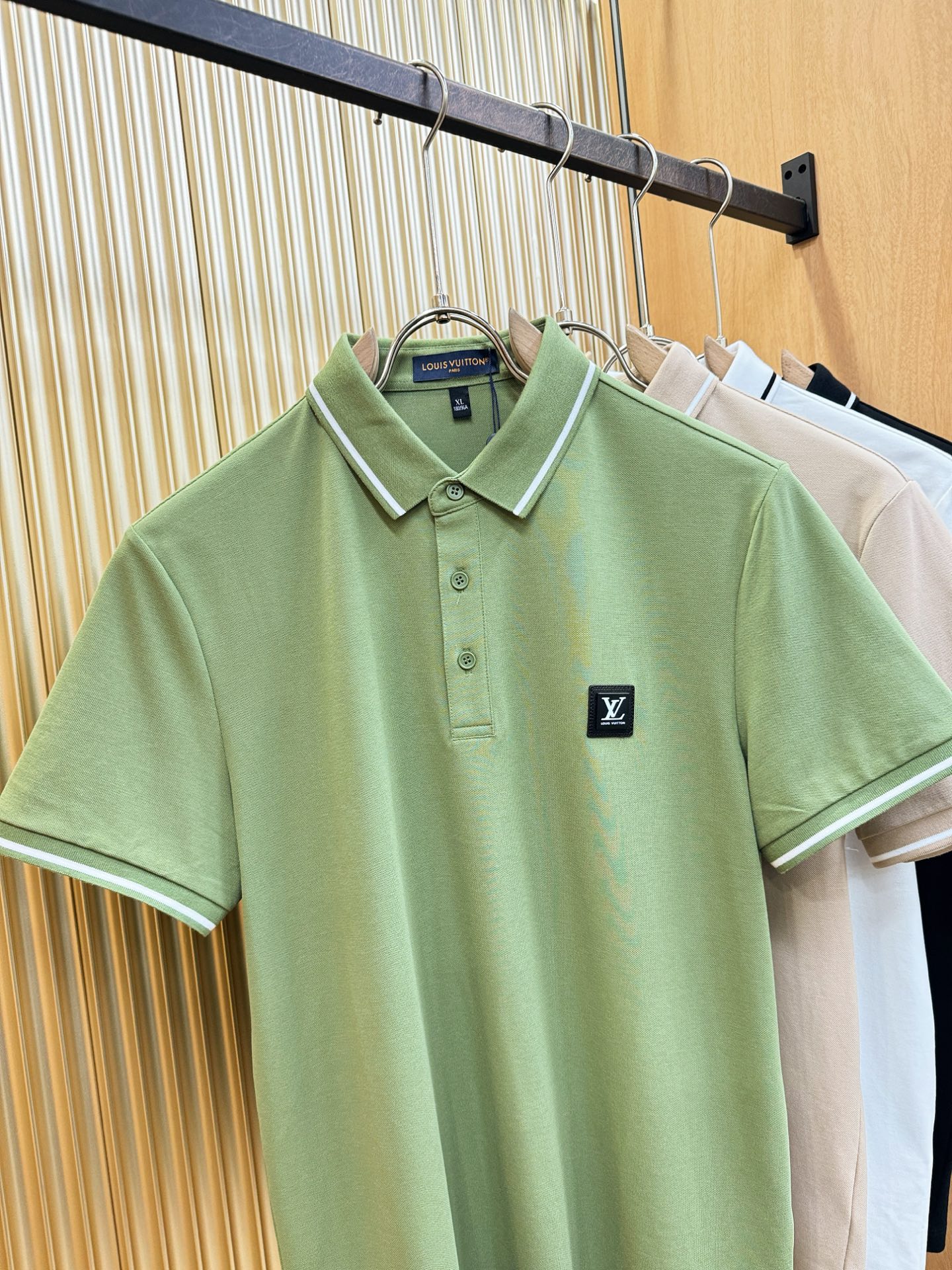 LV路易威登 2026春夏新款首发专柜最新款翻领短袖，珠地丝光棉面料，高端订制 设计前卫时尚！品牌log