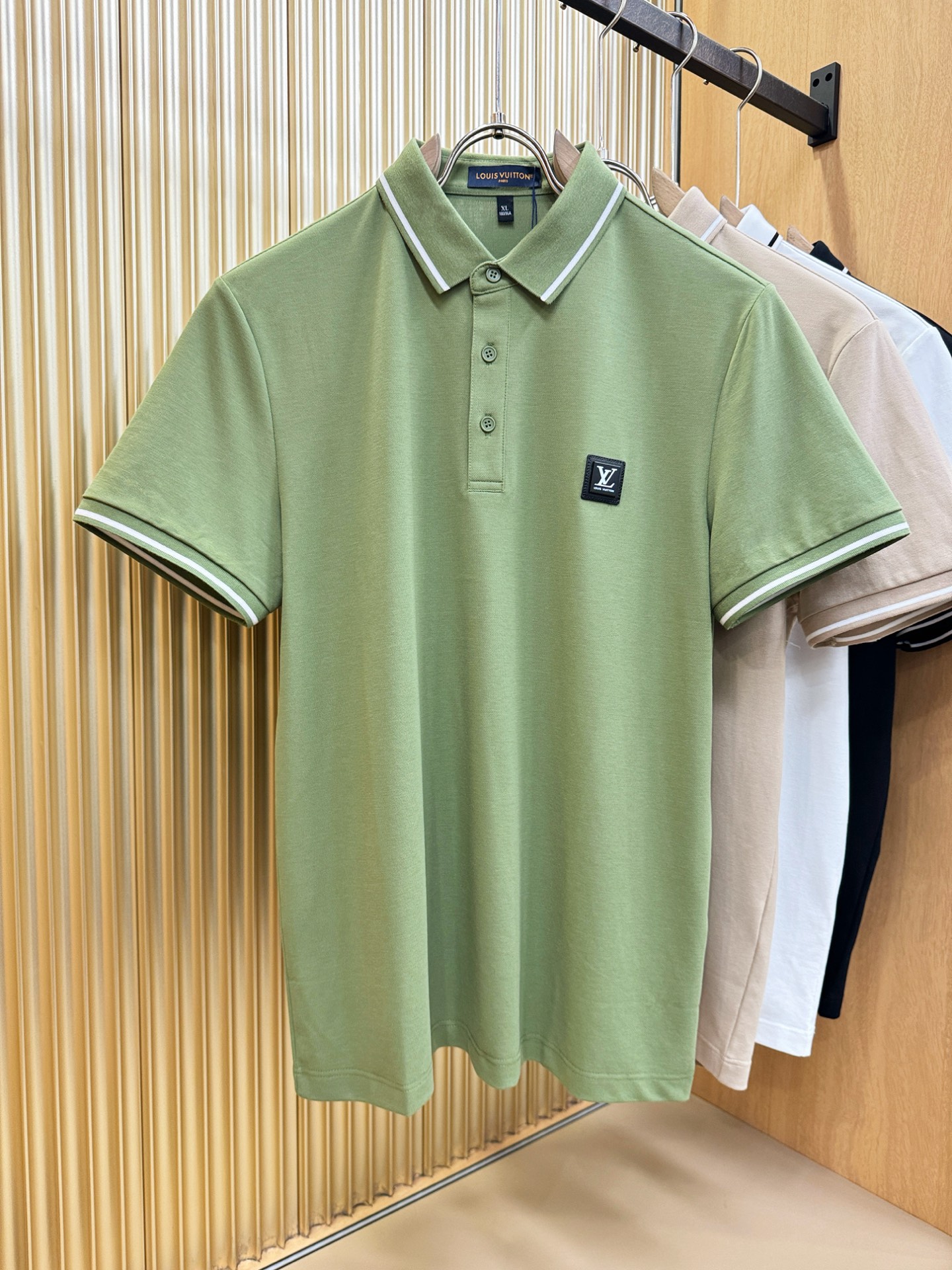 LV路易威登 2026春夏新款首发专柜最新款翻领短袖，珠地丝光棉面料，高端订制 设计前卫时尚！品牌log