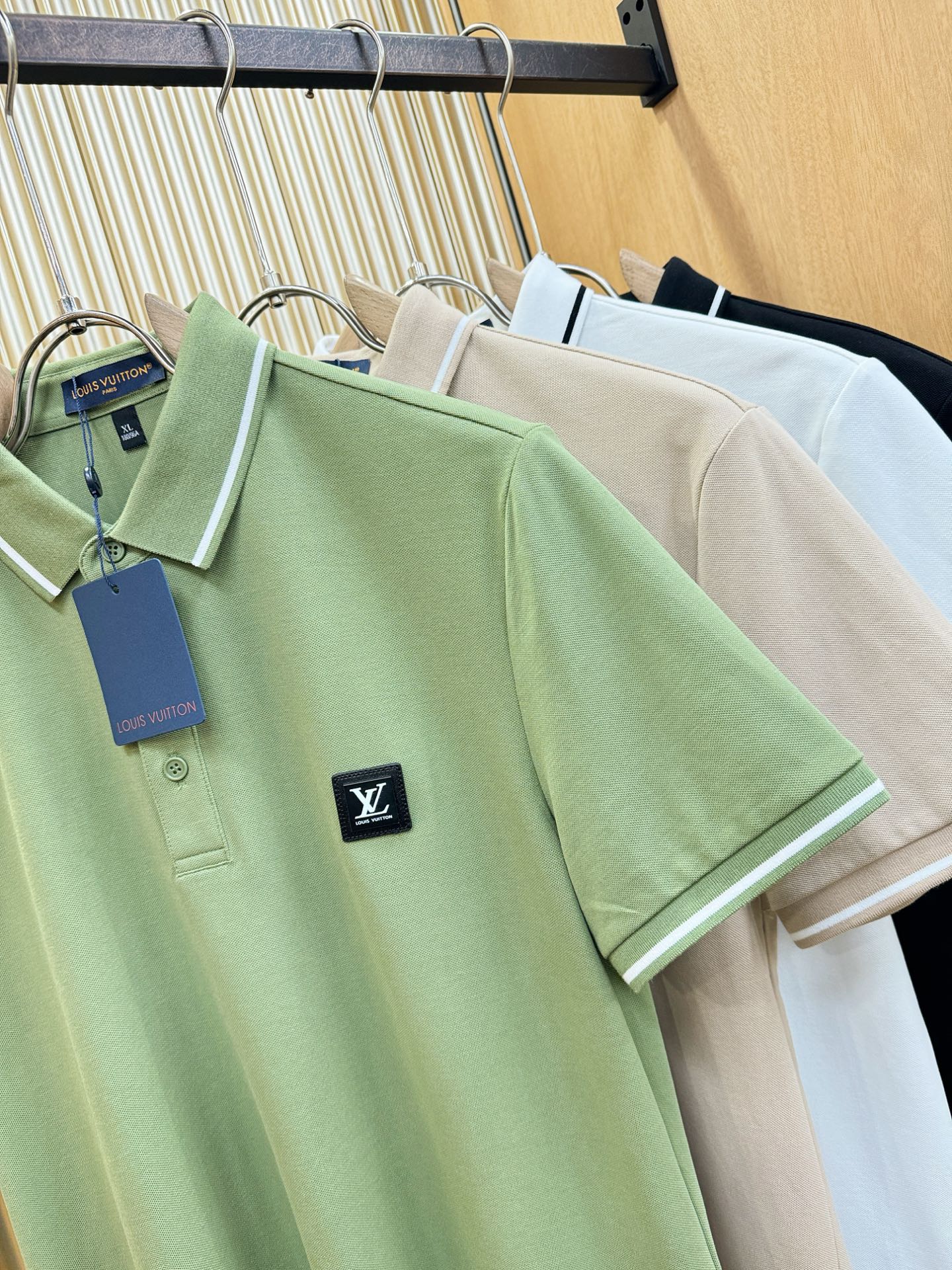 LV路易威登 2026春夏新款首发专柜最新款翻领短袖，珠地丝光棉面料，高端订制 设计前卫时尚！品牌log