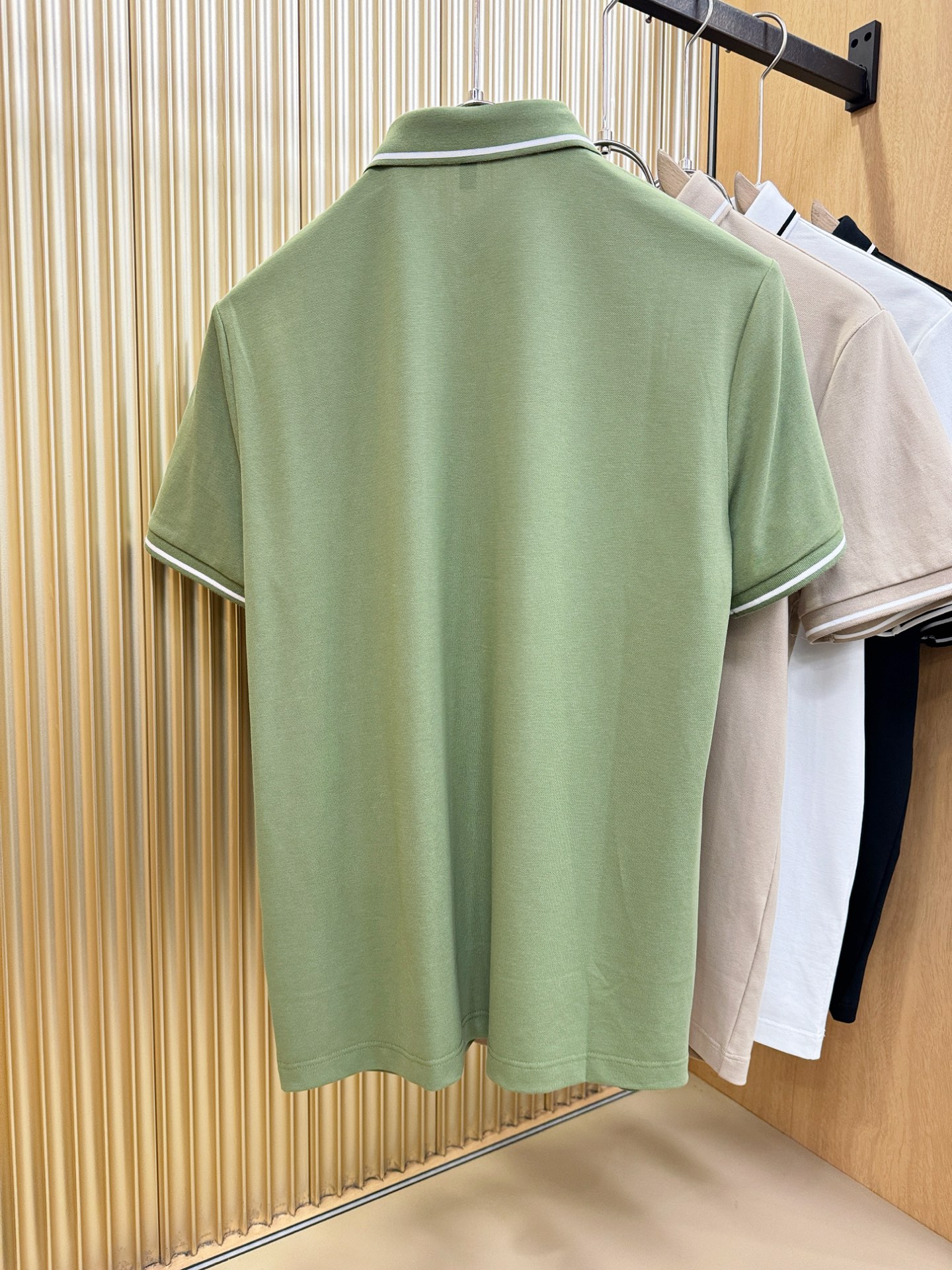 LV路易威登 2026春夏新款首发专柜最新款翻领短袖，珠地丝光棉面料，高端订制 设计前卫时尚！品牌log