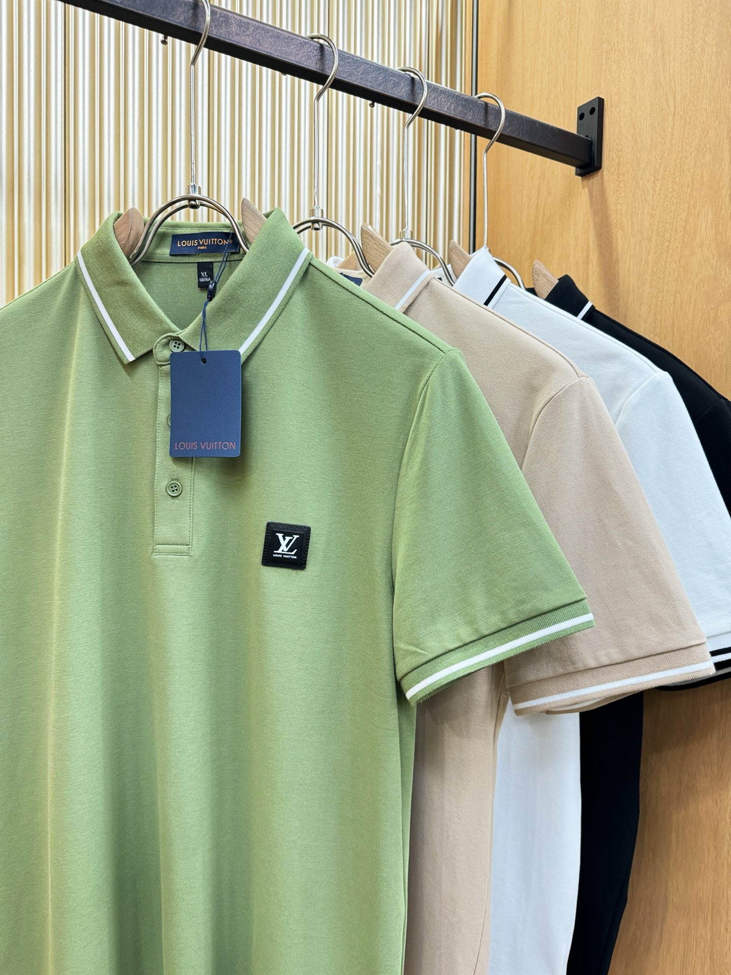 LV路易威登 2026春夏新款首发专柜最新款翻领短袖，珠地丝光棉面料，高端订制 设计前卫时尚！品牌log