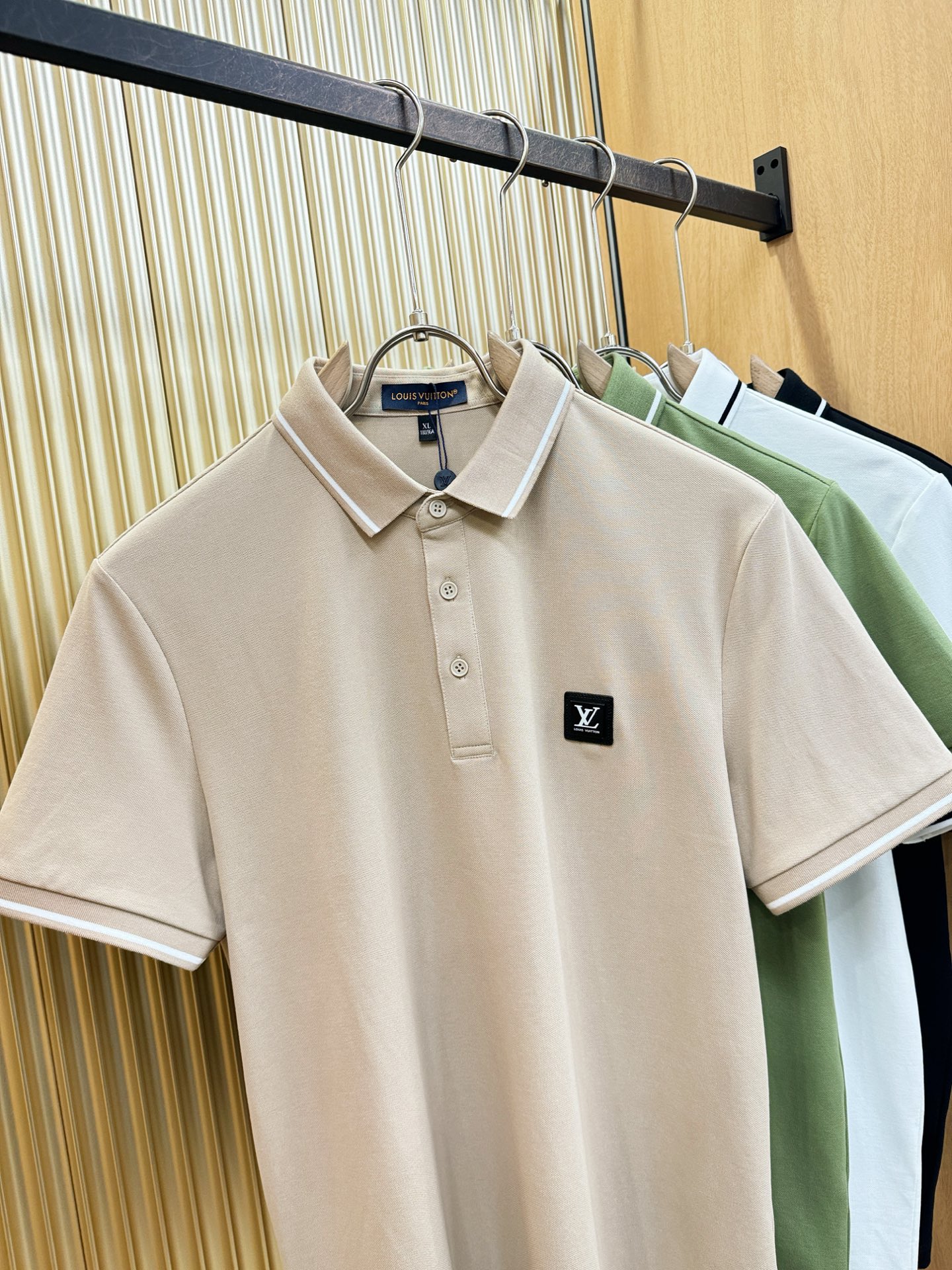 LV路易威登 2026春夏新款首发专柜最新款翻领短袖，珠地丝光棉面料，高端订制 设计前卫时尚！品牌log