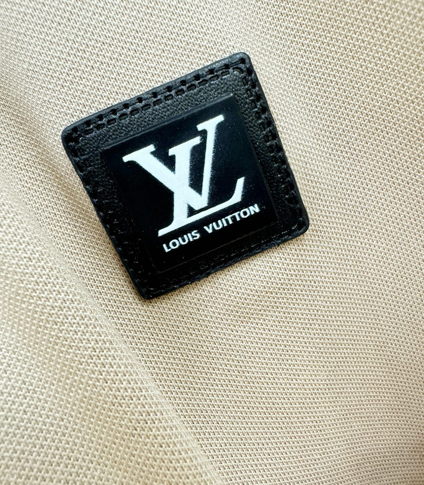 LV路易威登 2026春夏新款首发专柜最新款翻领短袖，珠地丝光棉面料，高端订制 设计前卫时尚！品牌log