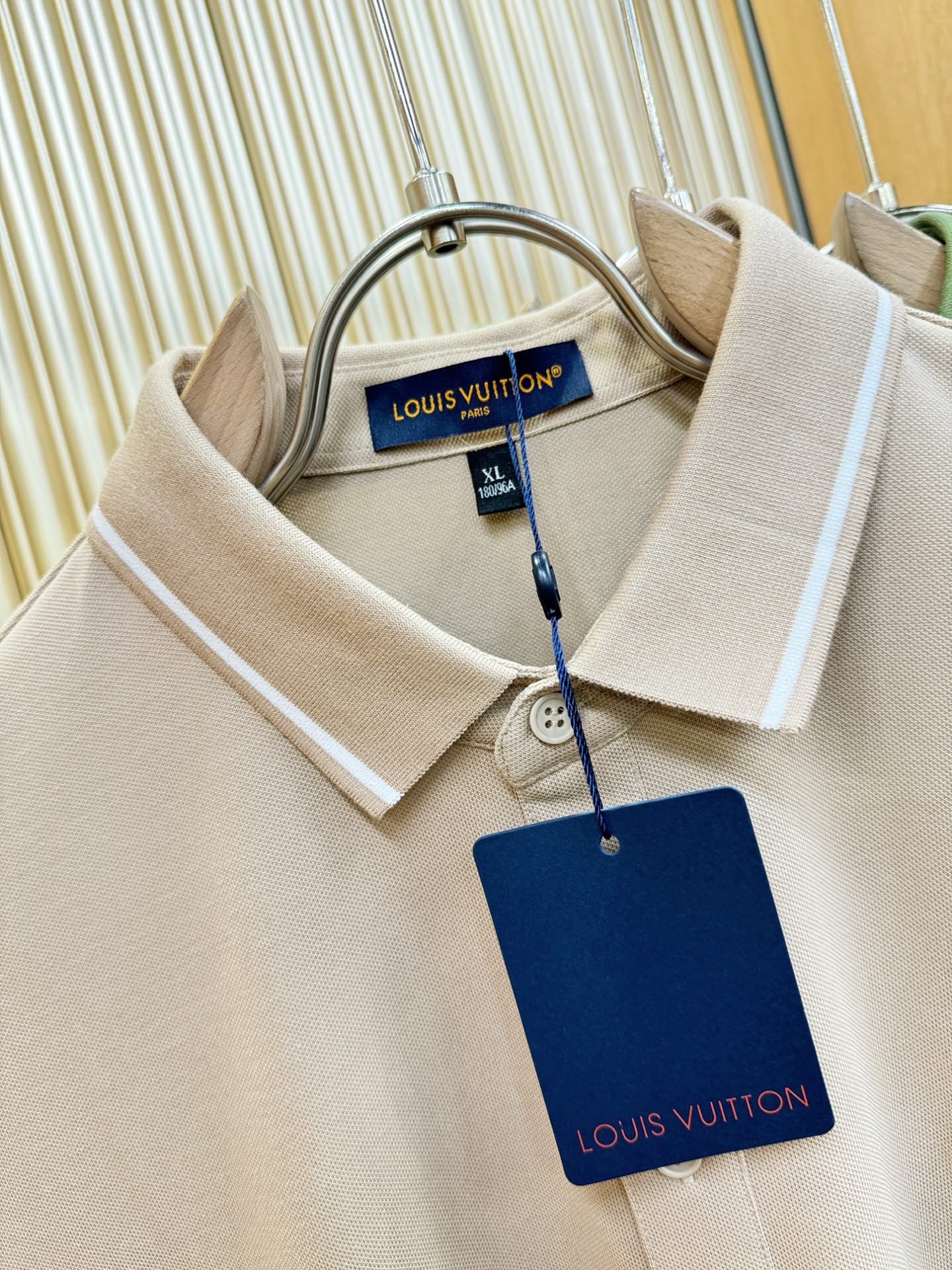 LV路易威登 2026春夏新款首发专柜最新款翻领短袖，珠地丝光棉面料，高端订制 设计前卫时尚！品牌log