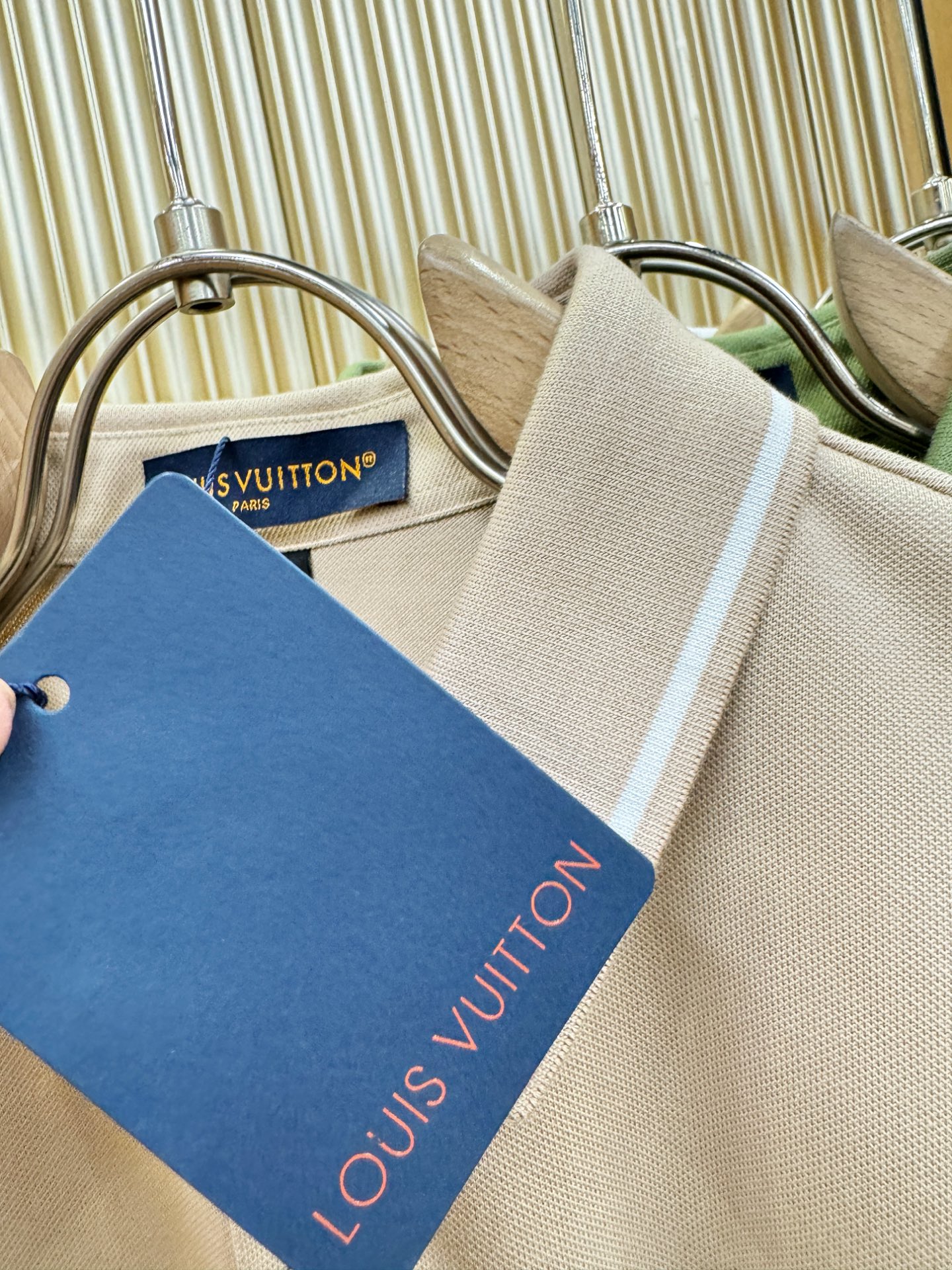 LV路易威登 2026春夏新款首发专柜最新款翻领短袖，珠地丝光棉面料，高端订制 设计前卫时尚！品牌log