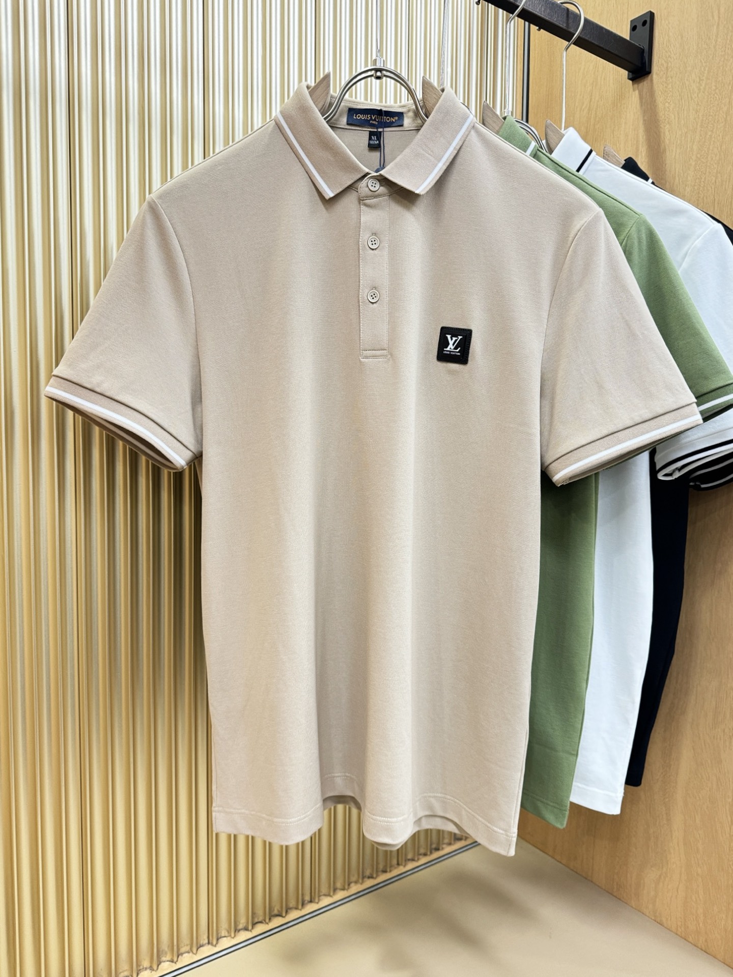 LV路易威登 2026春夏新款首发专柜最新款翻领短袖，珠地丝光棉面料，高端订制 设计前卫时尚！品牌log