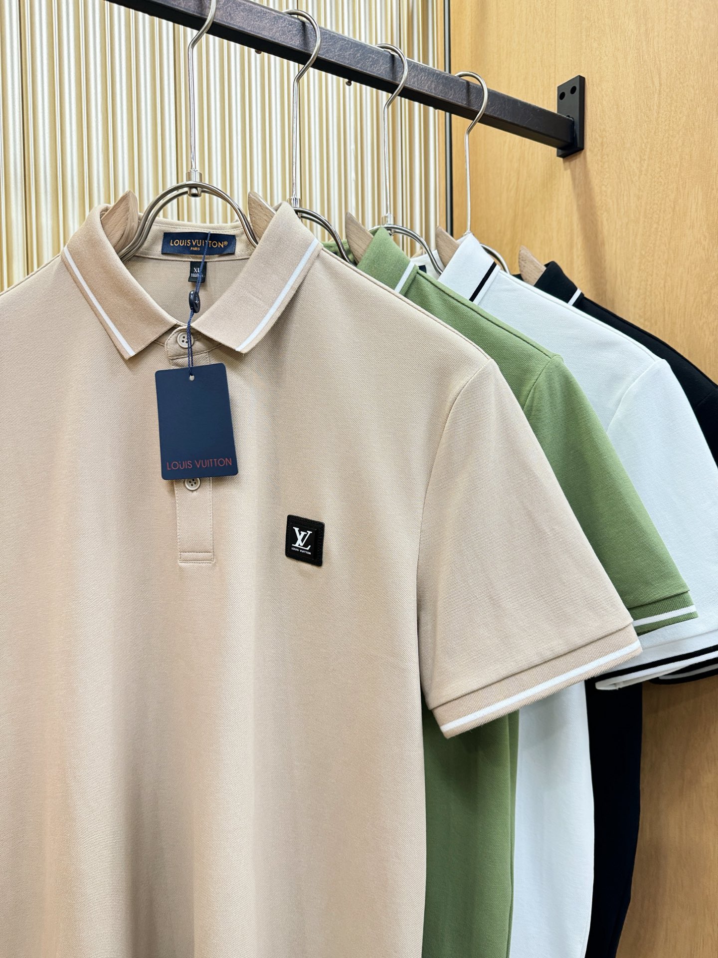 LV路易威登 2026春夏新款首发专柜最新款翻领短袖，珠地丝光棉面料，高端订制 设计前卫时尚！品牌log