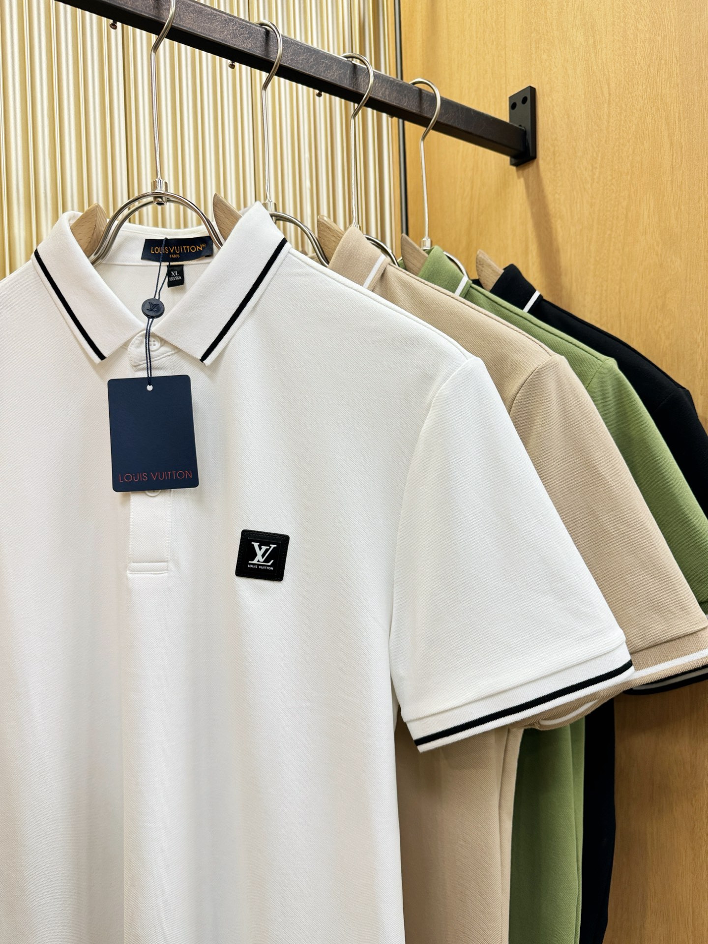 LV路易威登 2026春夏新款首发专柜最新款翻领短袖，珠地丝光棉面料，高端订制 设计前卫时尚！品牌log