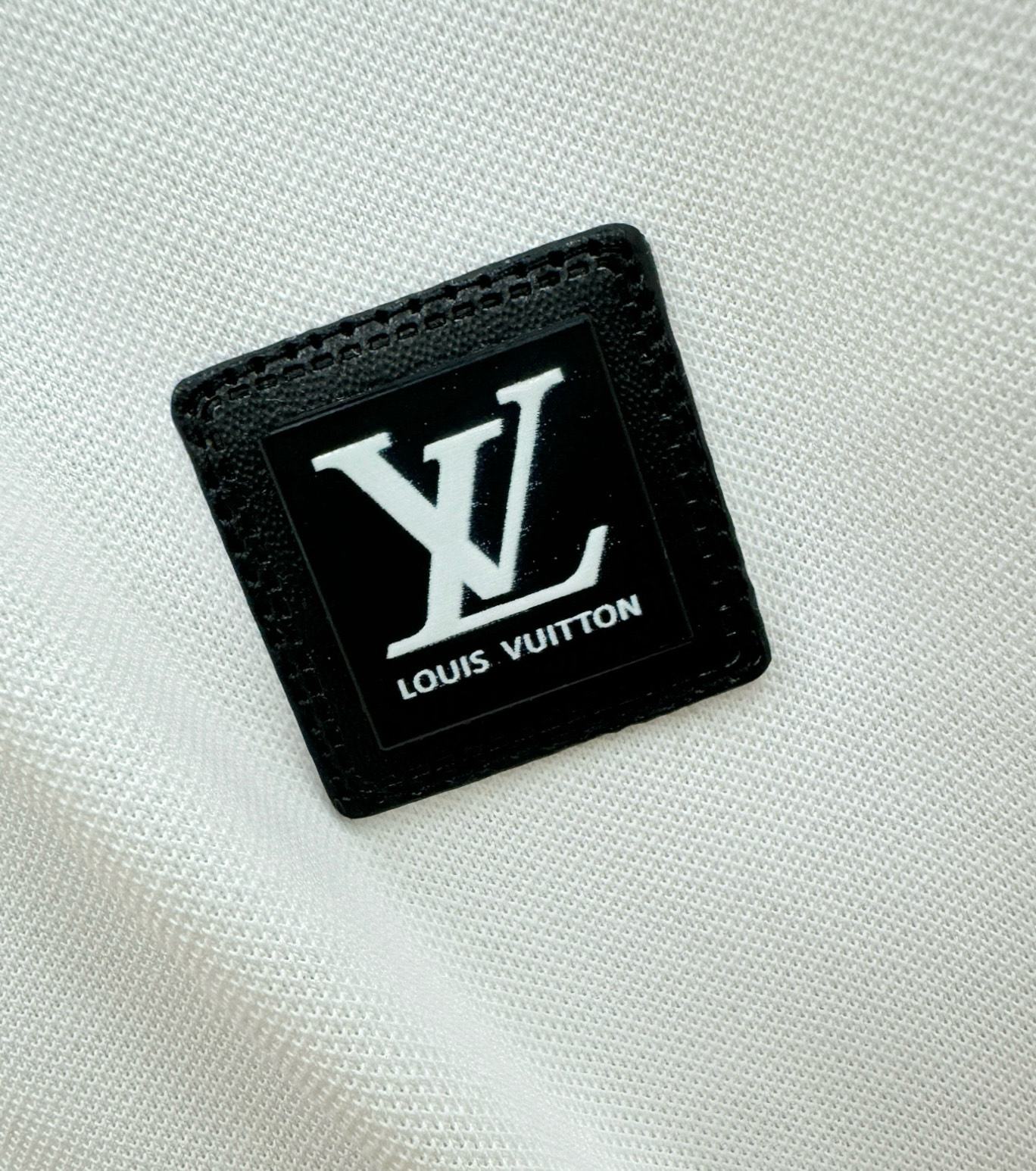 LV路易威登 2026春夏新款首发专柜最新款翻领短袖，珠地丝光棉面料，高端订制 设计前卫时尚！品牌log