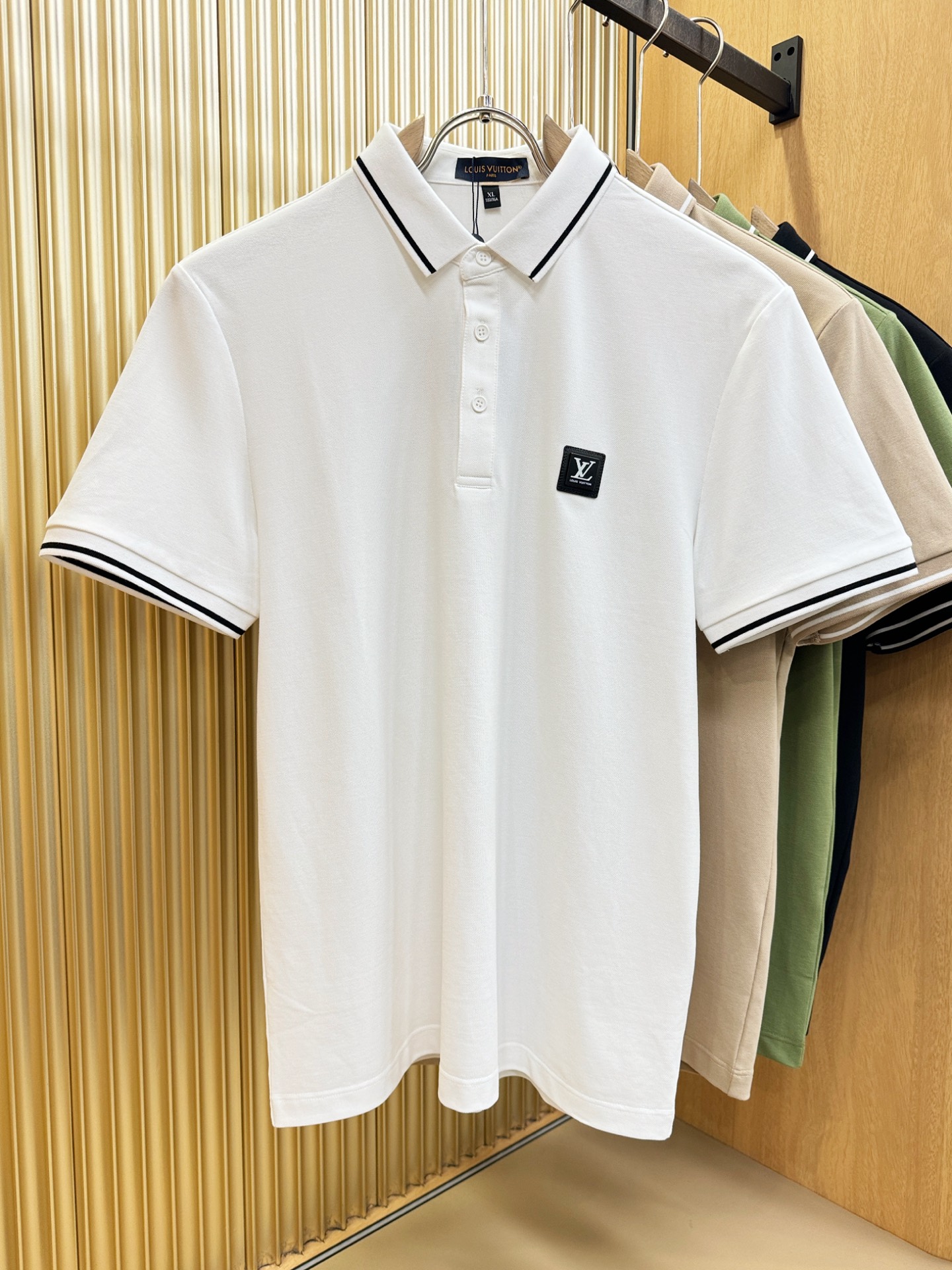 LV路易威登 2026春夏新款首发专柜最新款翻领短袖，珠地丝光棉面料，高端订制 设计前卫时尚！品牌log