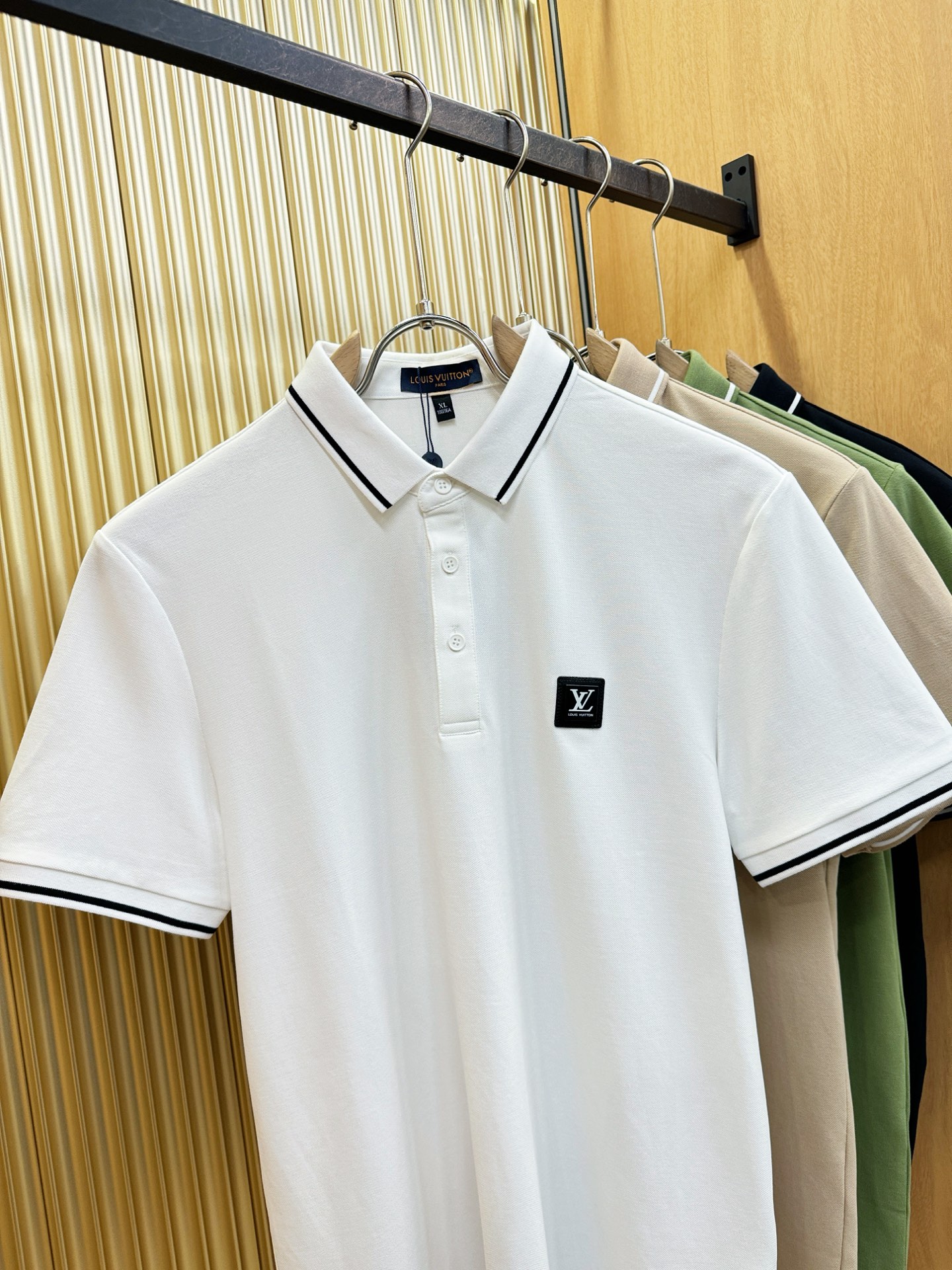 LV路易威登 2026春夏新款首发专柜最新款翻领短袖，珠地丝光棉面料，高端订制 设计前卫时尚！品牌log