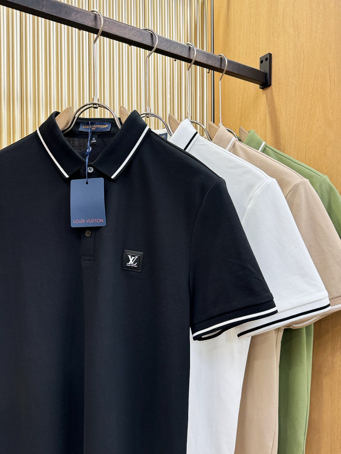 LV路易威登 2026春夏新款首发专柜最新款翻领短袖，珠地丝光棉面料，高端订制 设计前卫时尚！品牌log