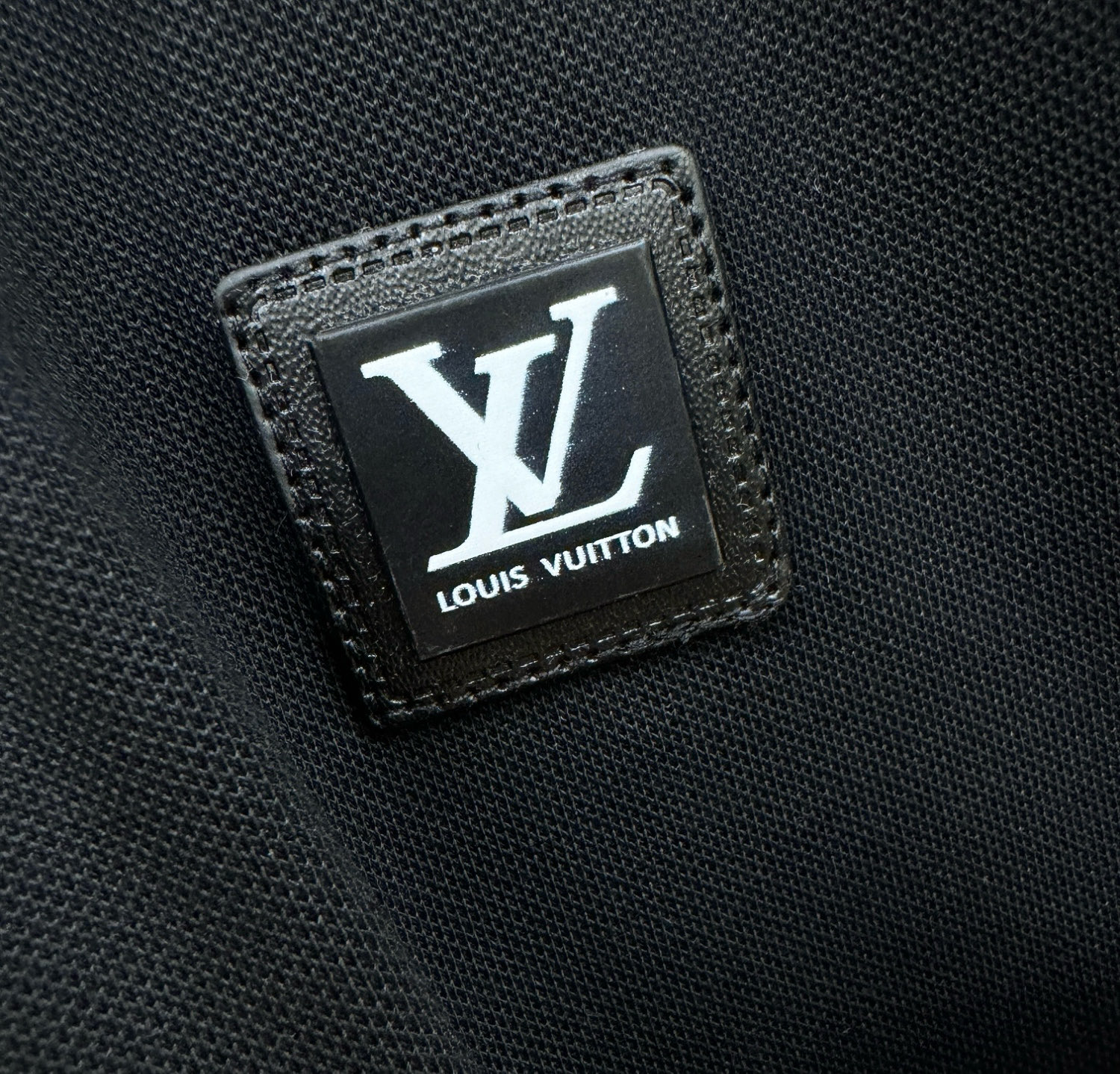 LV路易威登 2026春夏新款首发专柜最新款翻领短袖，珠地丝光棉面料，高端订制 设计前卫时尚！品牌log