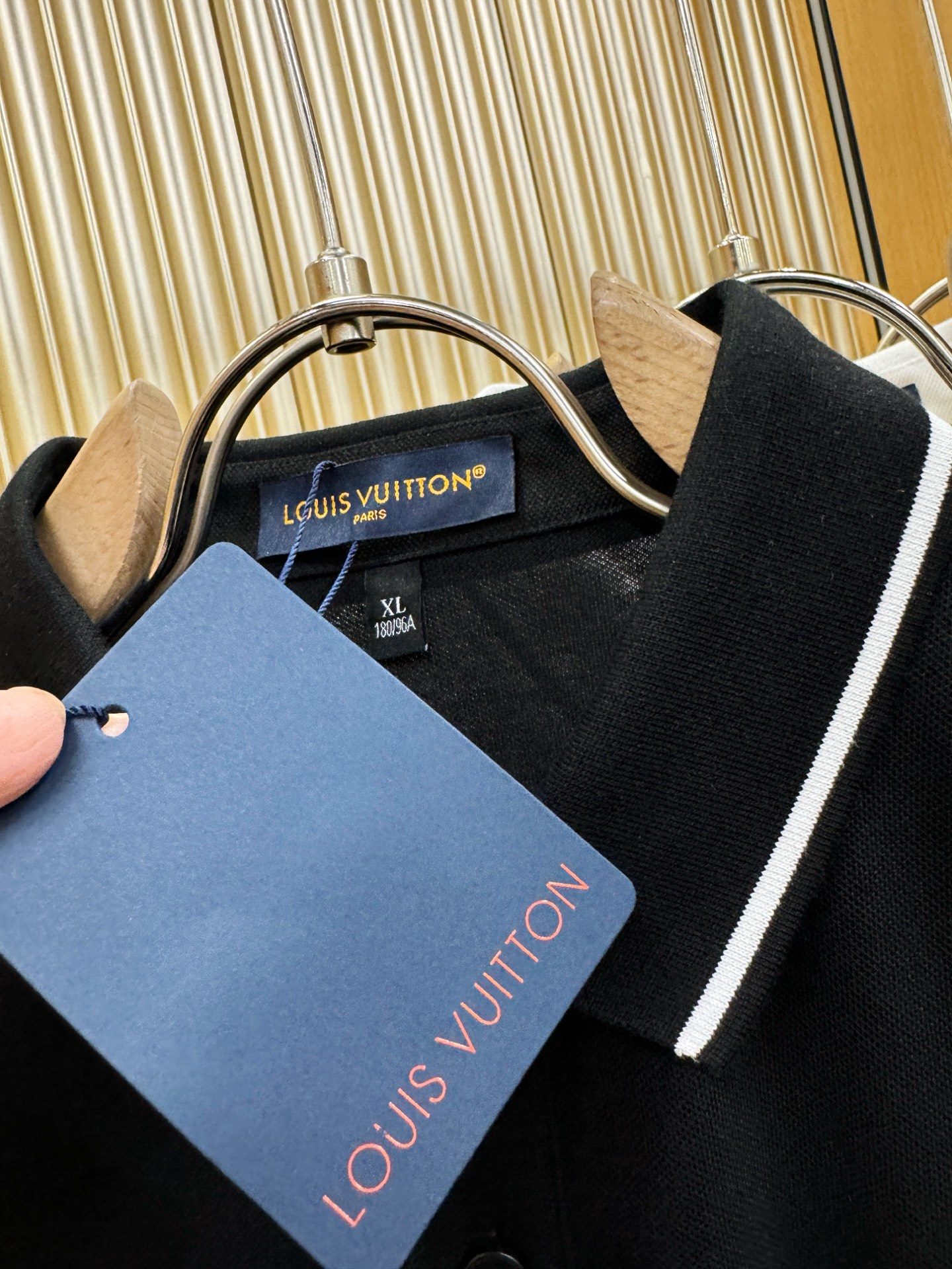 LV路易威登 2026春夏新款首发专柜最新款翻领短袖，珠地丝光棉面料，高端订制 设计前卫时尚！品牌log