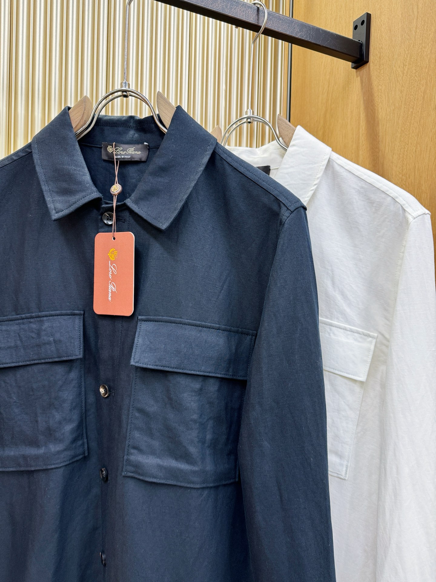 Loro Piana诺悠翩雅 2026春夏专柜同款亚麻衬衫，100%亚麻面料，亚麻衬衫就足够腔调，作为衬