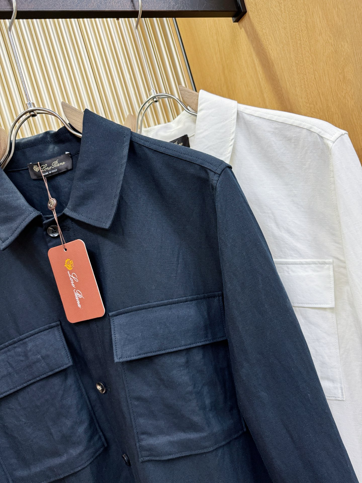 Loro Piana诺悠翩雅 2026春夏专柜同款亚麻衬衫，100%亚麻面料，亚麻衬衫就足够腔调，作为衬