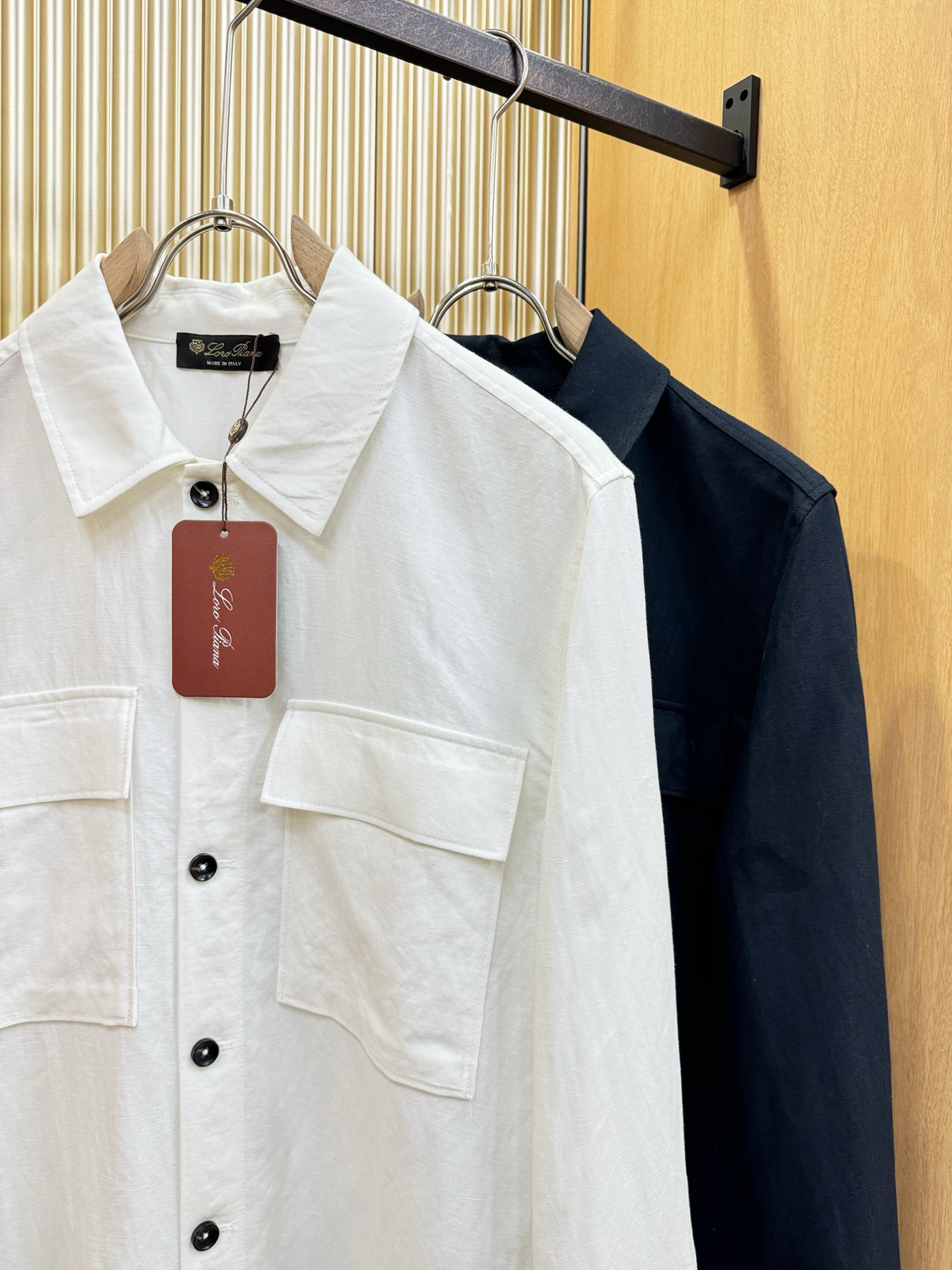 Loro Piana诺悠翩雅 2026春夏专柜同款亚麻衬衫，100%亚麻面料，亚麻衬衫就足够腔调，作为衬