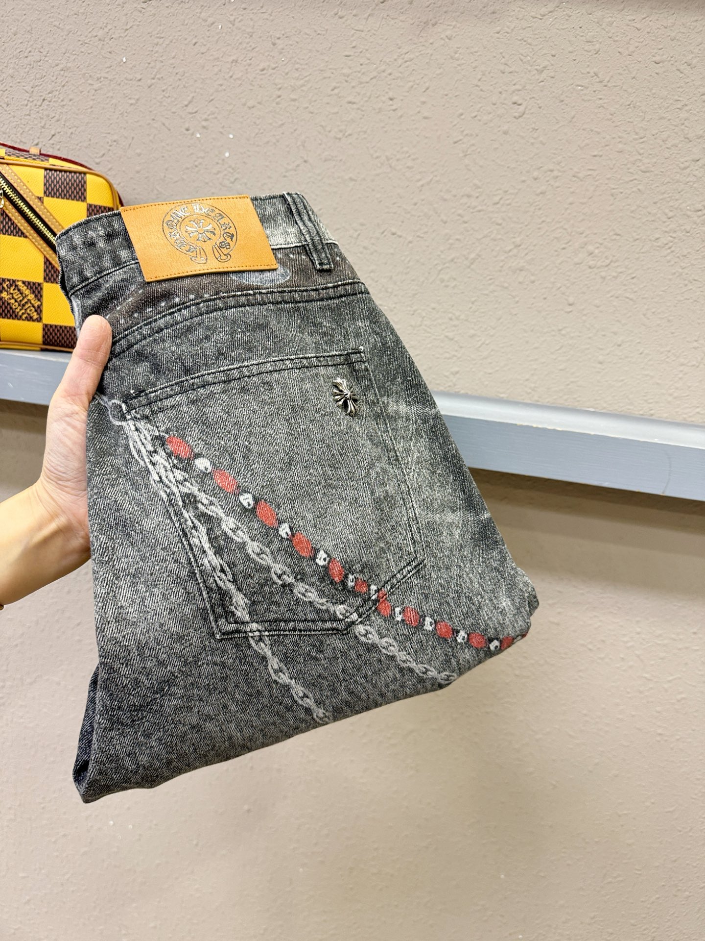 CHROME HEARTS 克罗心 专柜新品，原版牛仔裤 原版重工打造，品牌经典LOGO设计，三标齐全！
