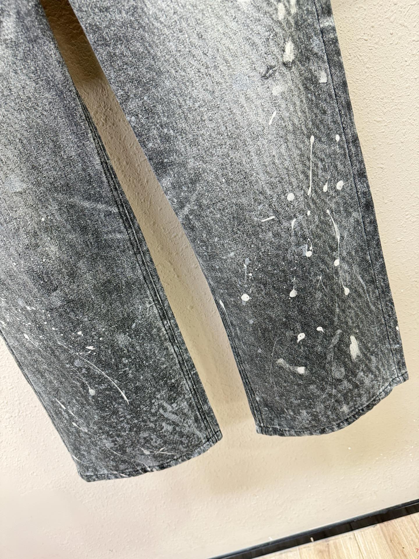 CHROME HEARTS 克罗心 专柜新品，原版牛仔裤 原版重工打造，品牌经典LOGO设计，三标齐全！