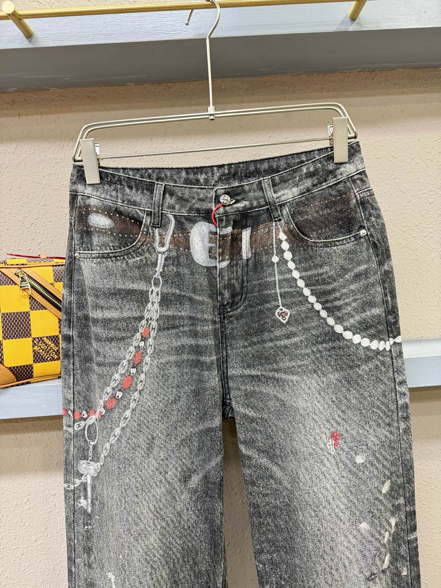 CHROME HEARTS 克罗心 专柜新品，原版牛仔裤 原版重工打造，品牌经典LOGO设计，三标齐全！